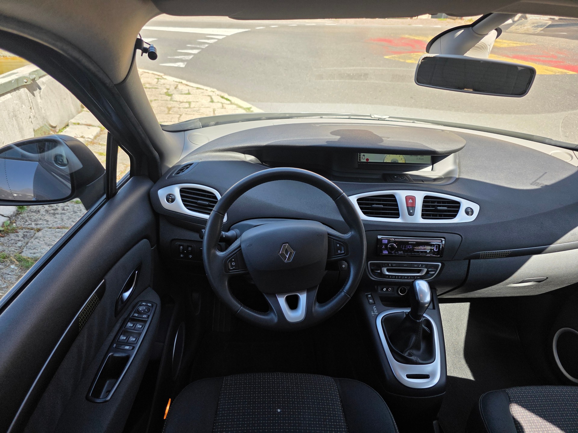 RENAULT Scénic 2.0 16V Dynamique X-Tronic CVT-image-6