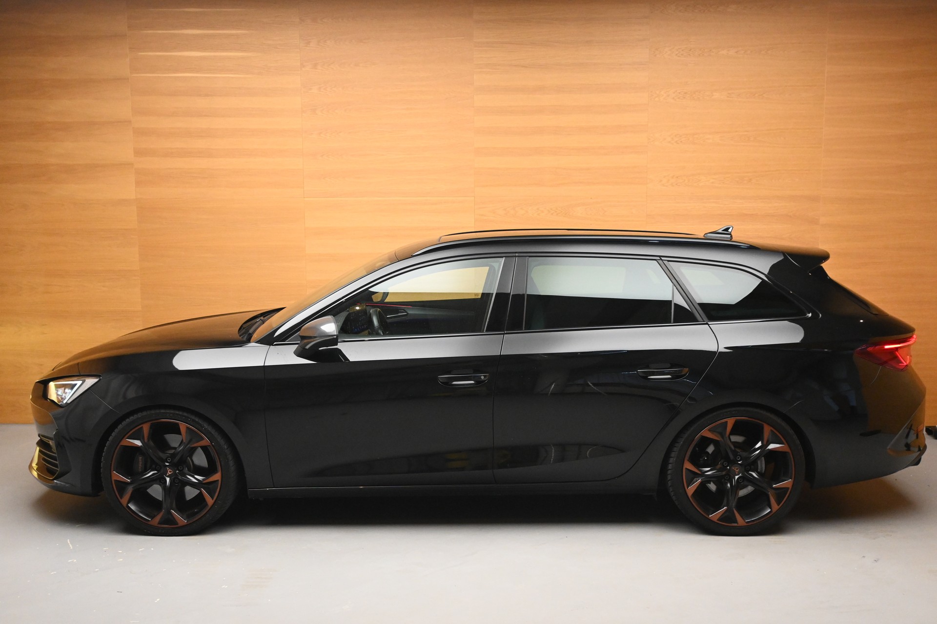 CUPRA LEON ST 2.0 TSI VZ DSG 4Drive-image-3