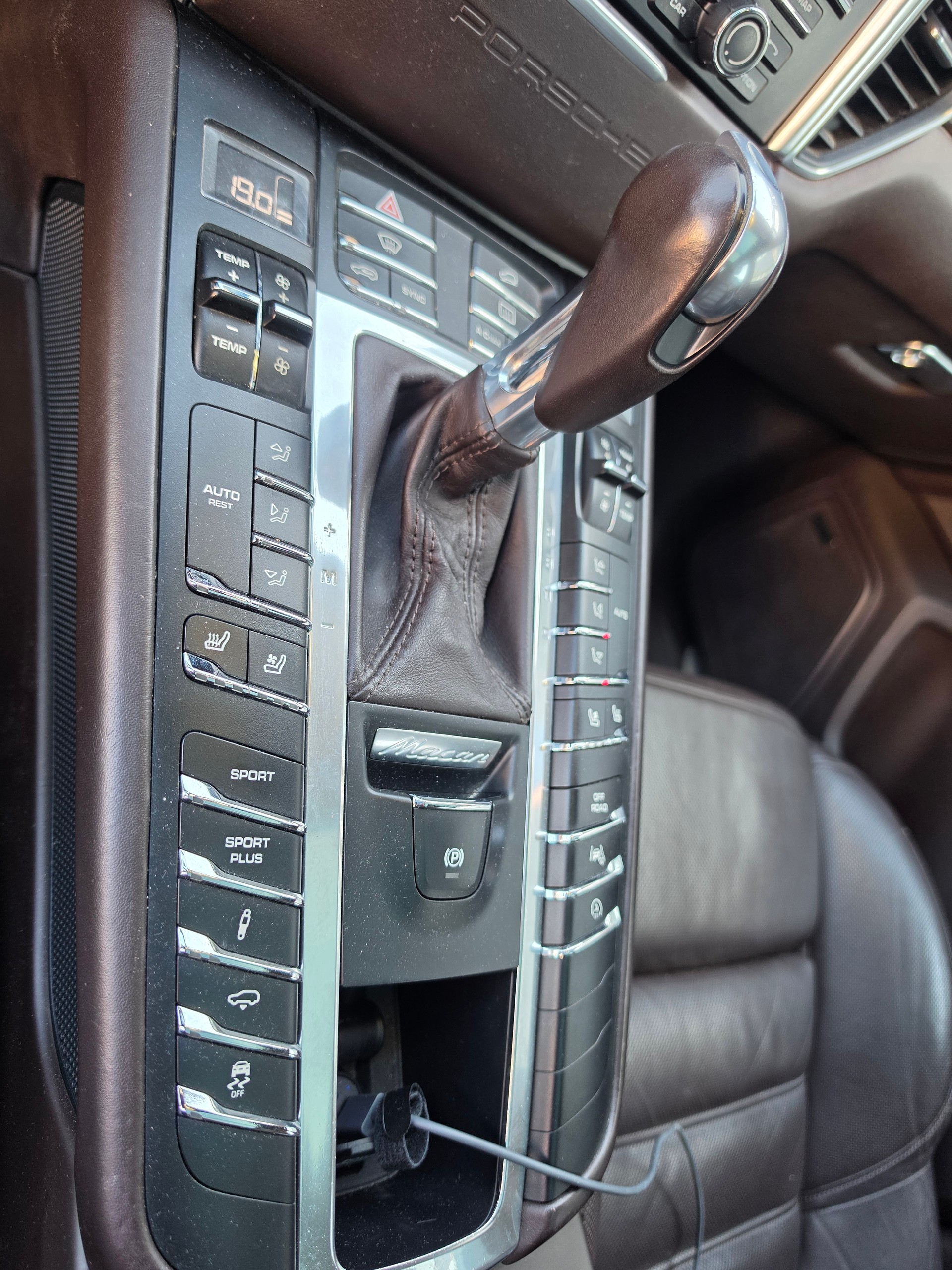 PORSCHE Macan Turbo PDK-image-10