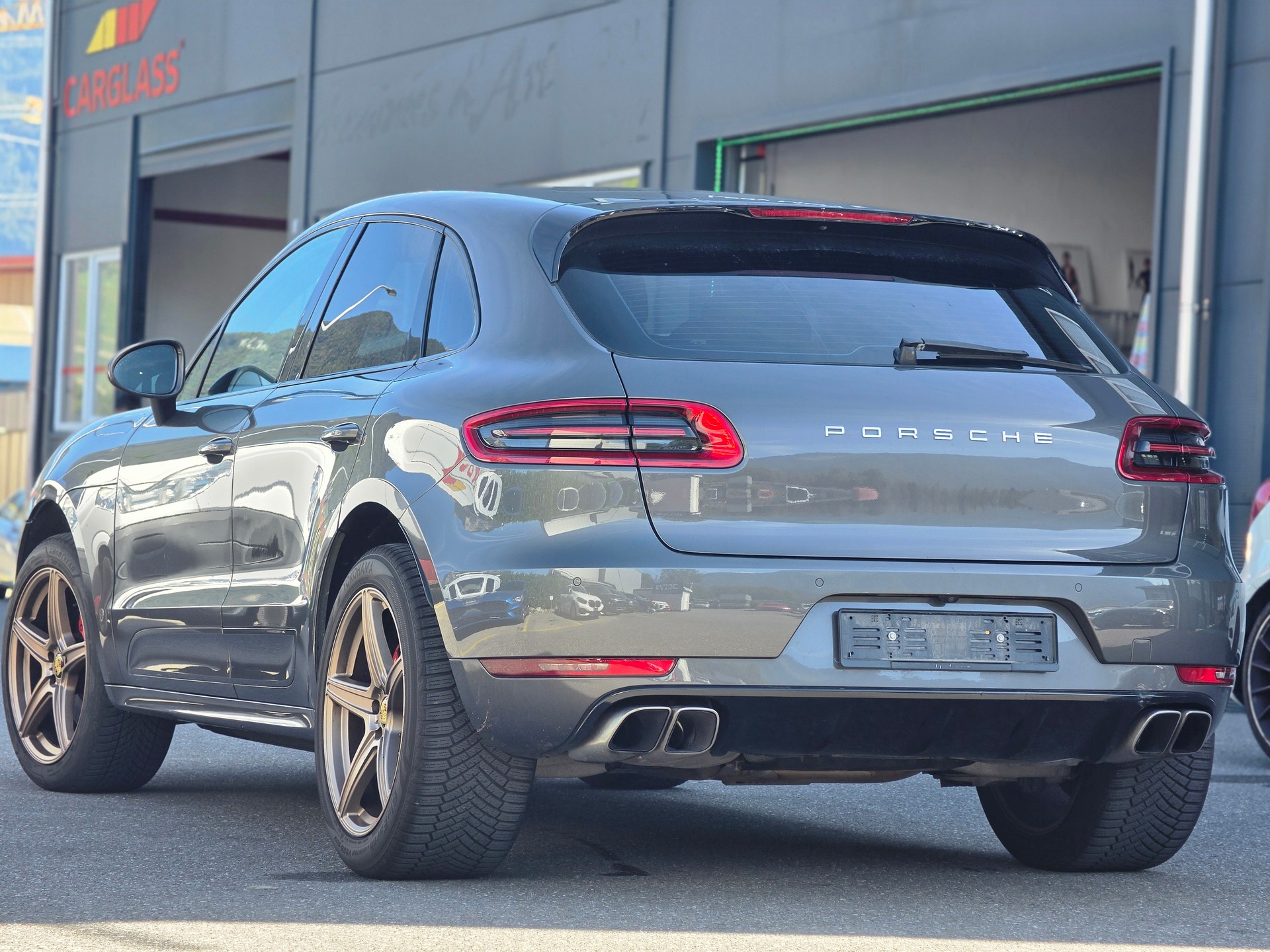 PORSCHE Macan Turbo PDK-image-5