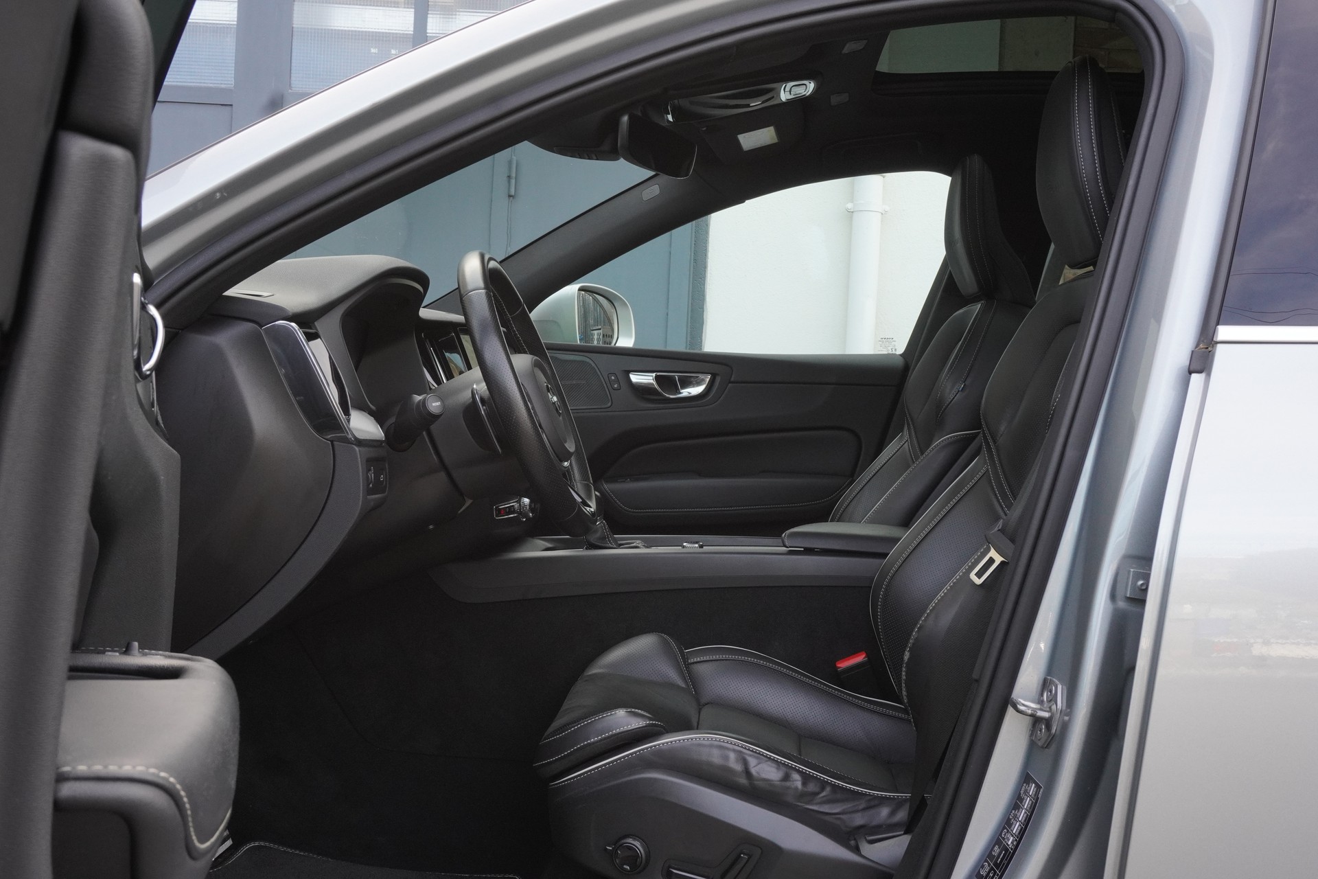 VOLVO XC60 D4 R-Design Geartronic-image-8