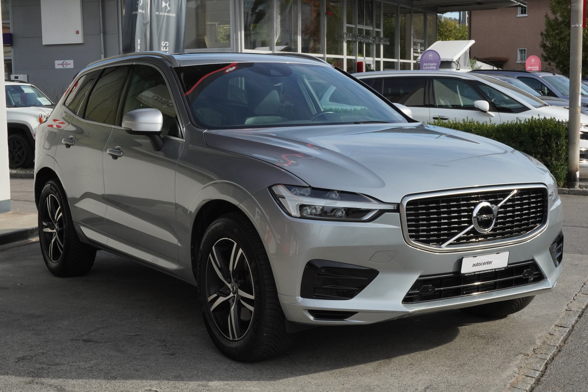 VOLVO XC60 D4 R-Design Geartronic-image-3