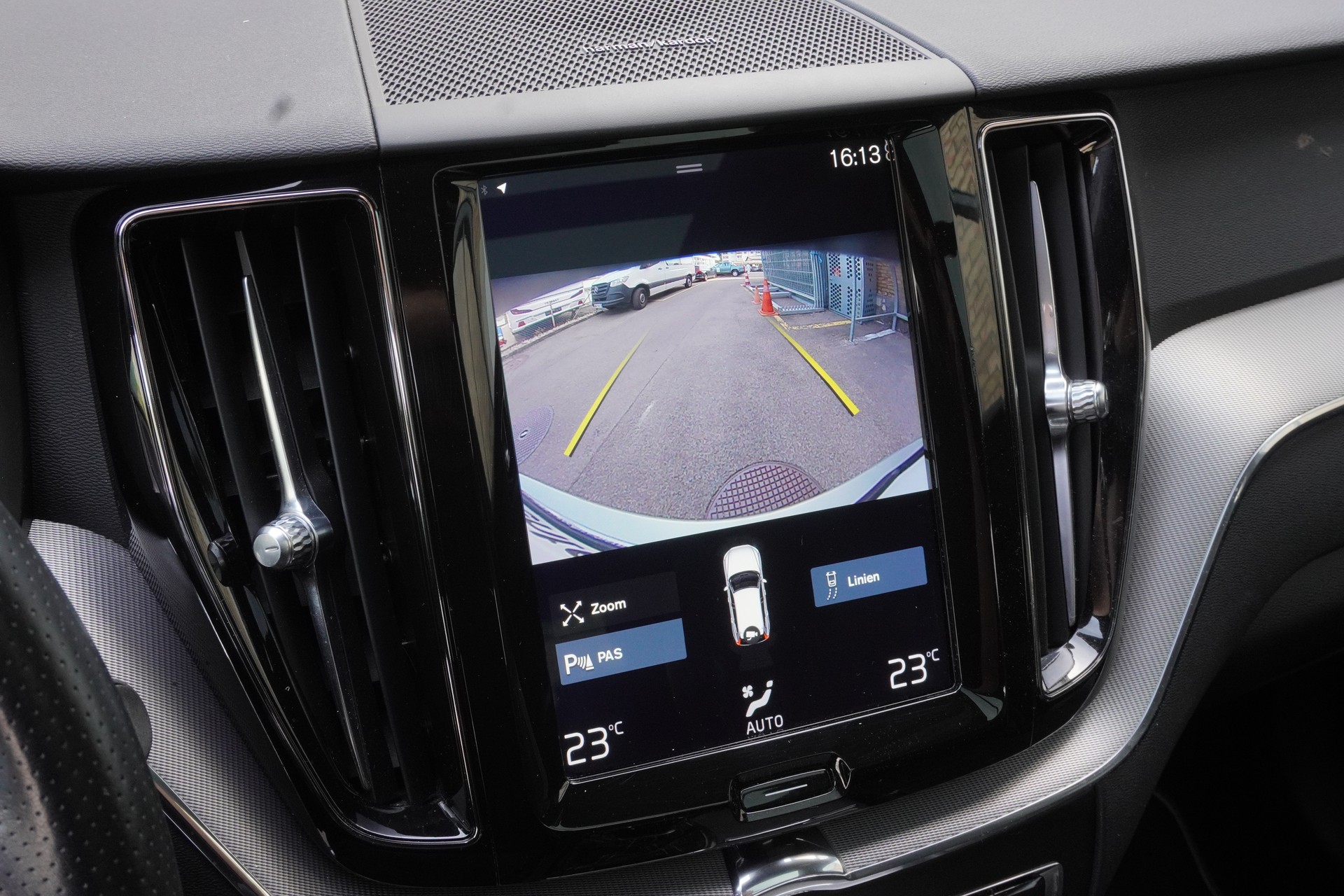 VOLVO XC60 D4 R-Design Geartronic-image-11