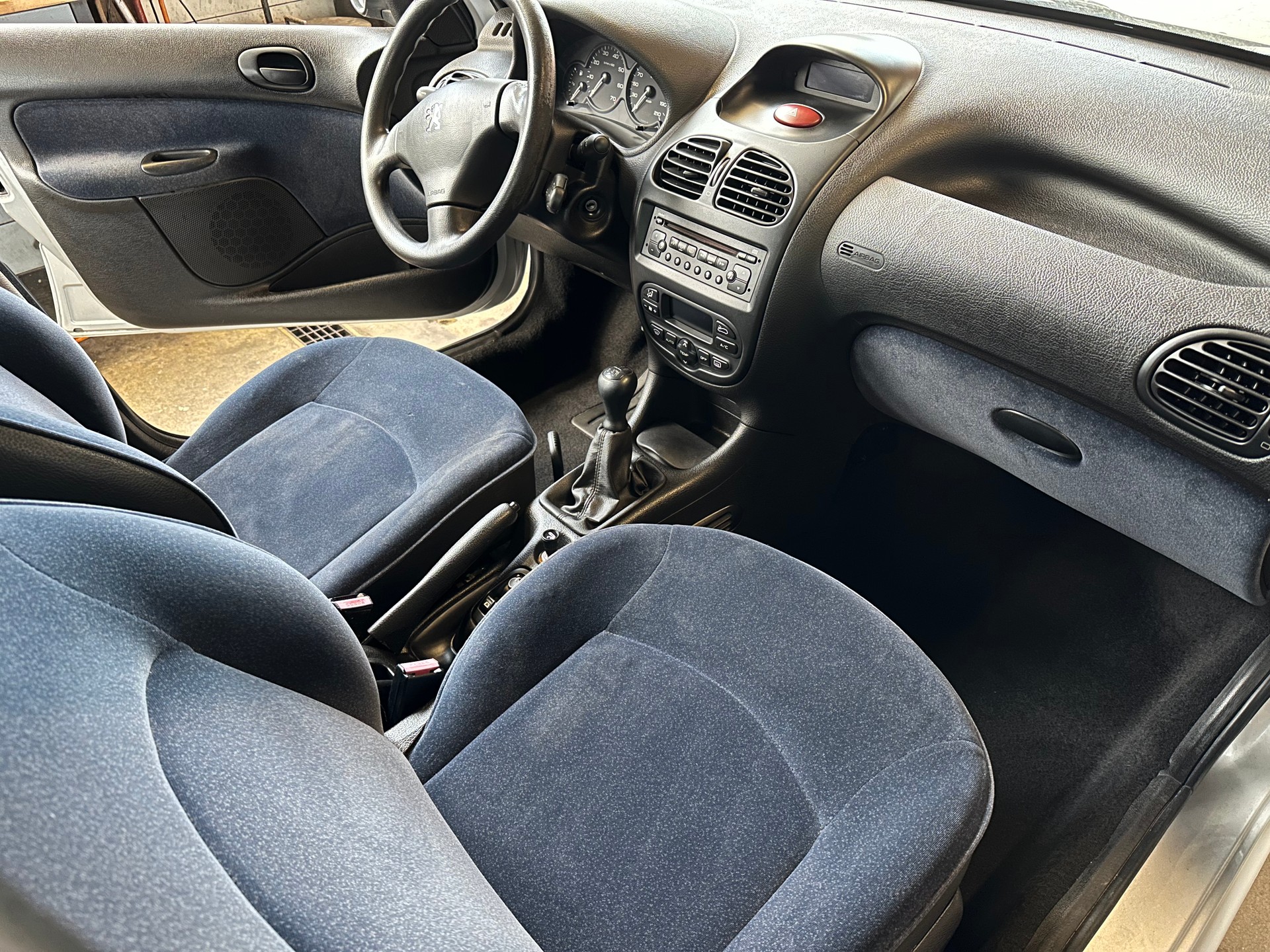PEUGEOT 206 1.6 16V (XT) Premium-image-10