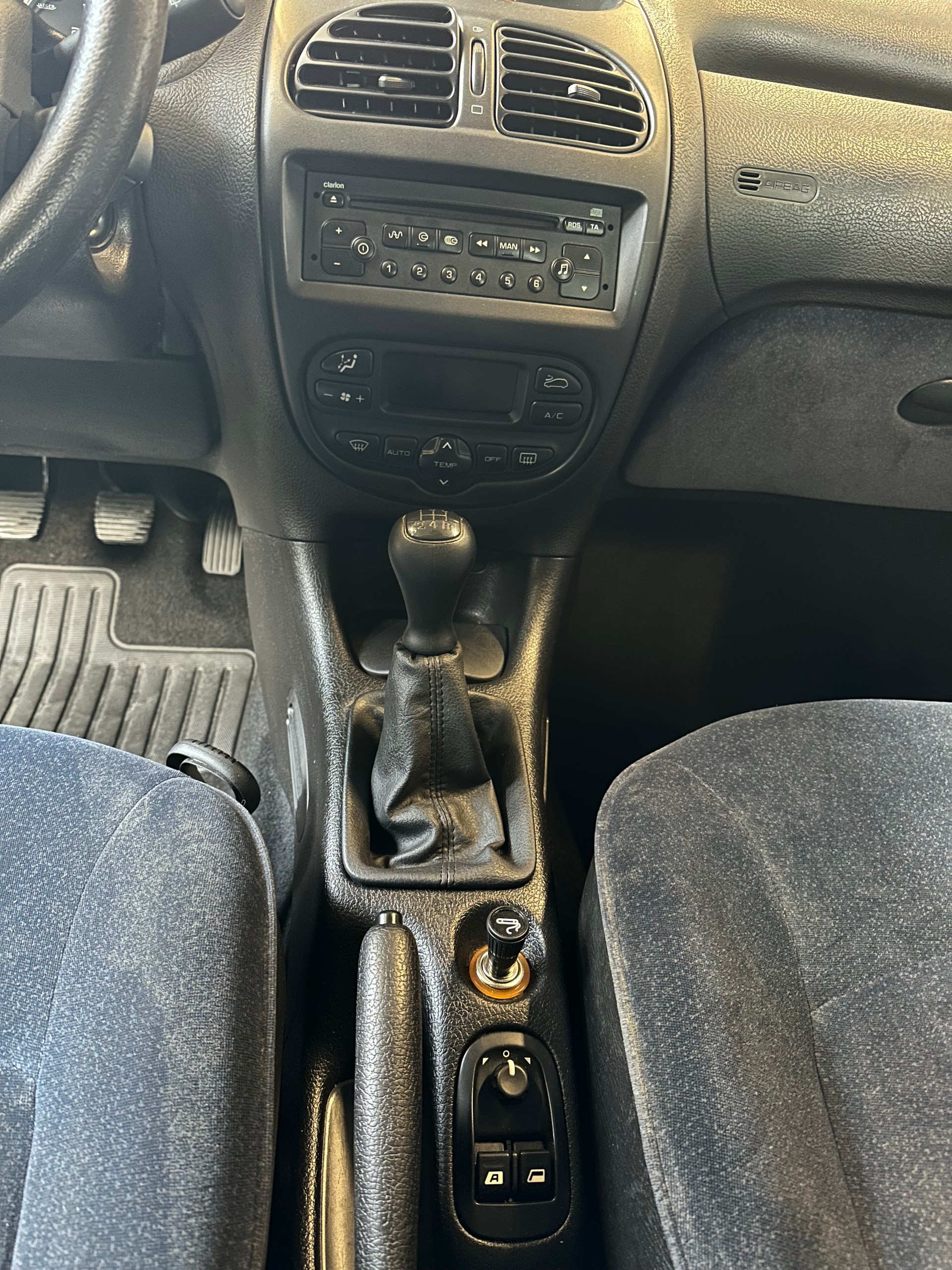 PEUGEOT 206 1.6 16V (XT) Premium-image-12