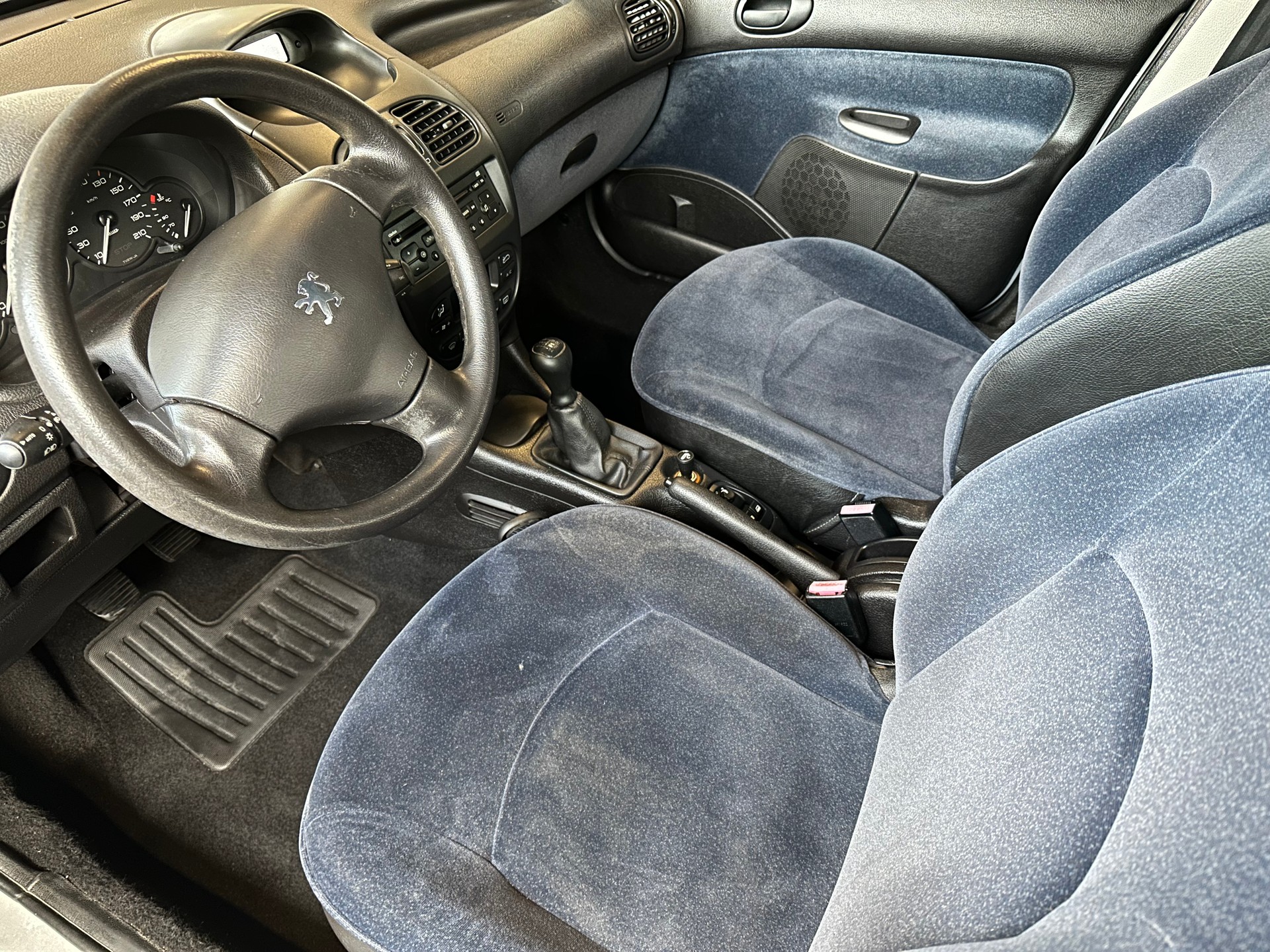 PEUGEOT 206 1.6 16V (XT) Premium-image-9