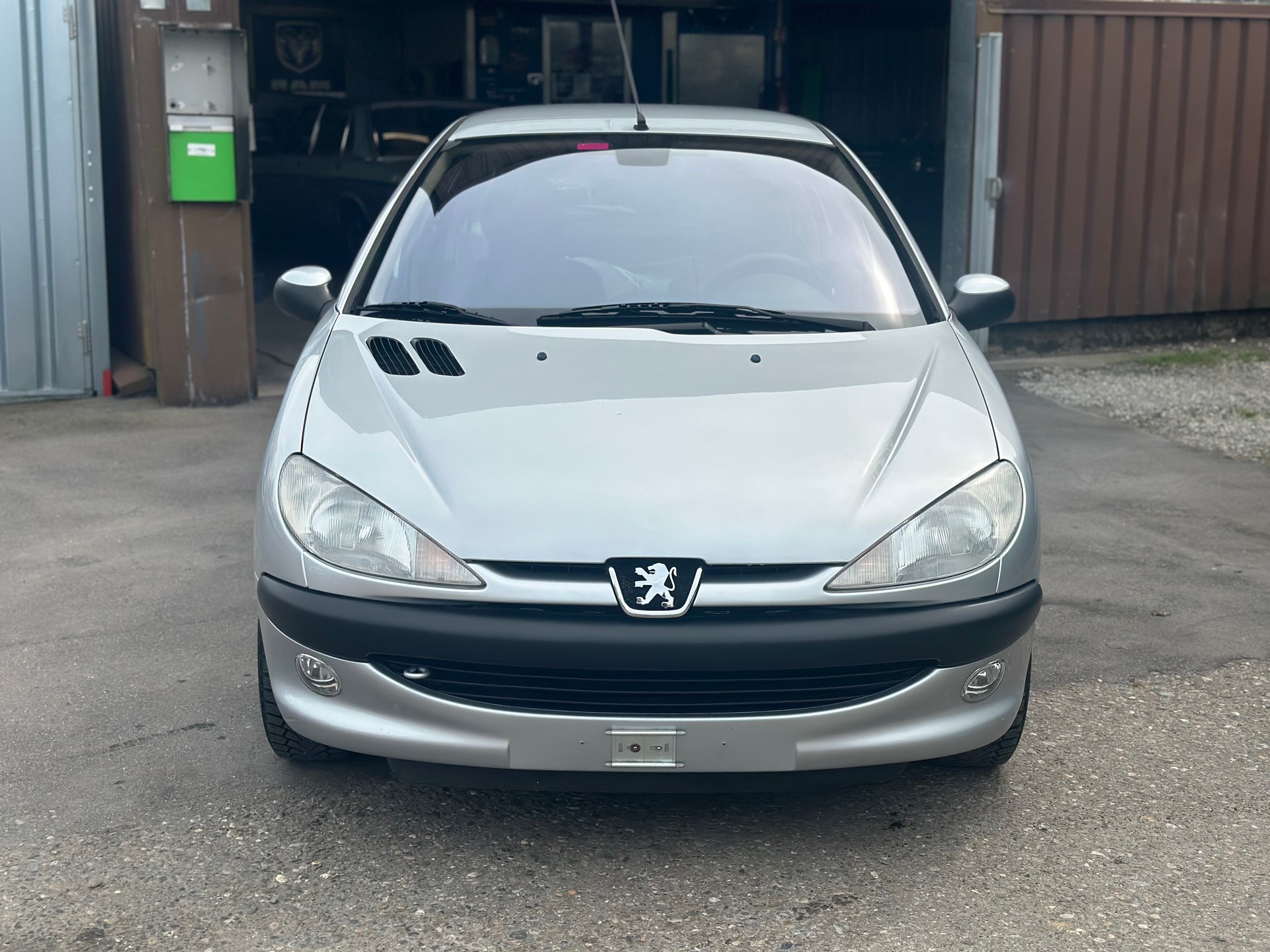 PEUGEOT 206 1.6 16V (XT) Premium-image-8