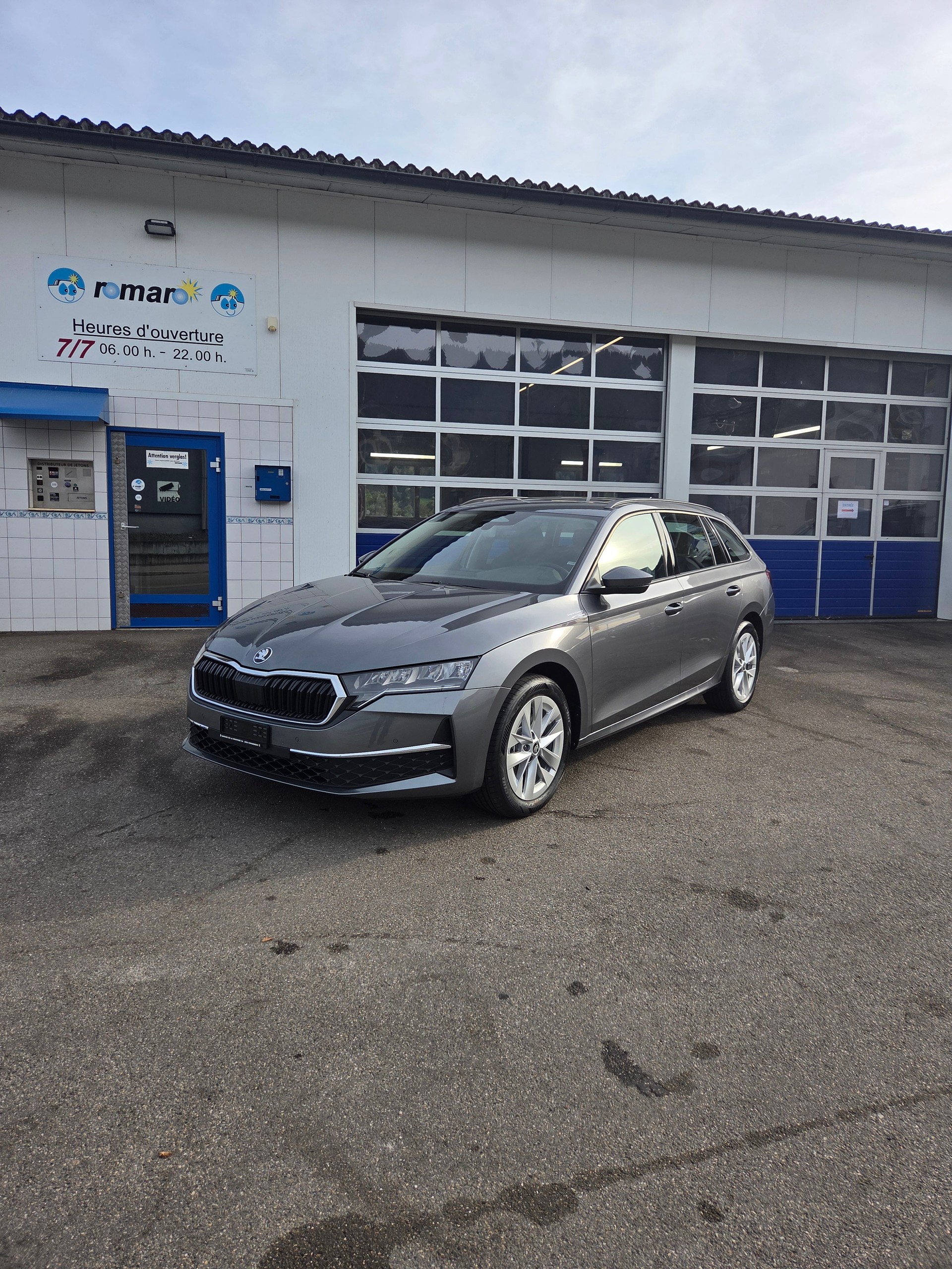 SKODA Octavia Combi 2.0 TSI DSG Selection 4x4-image-0
