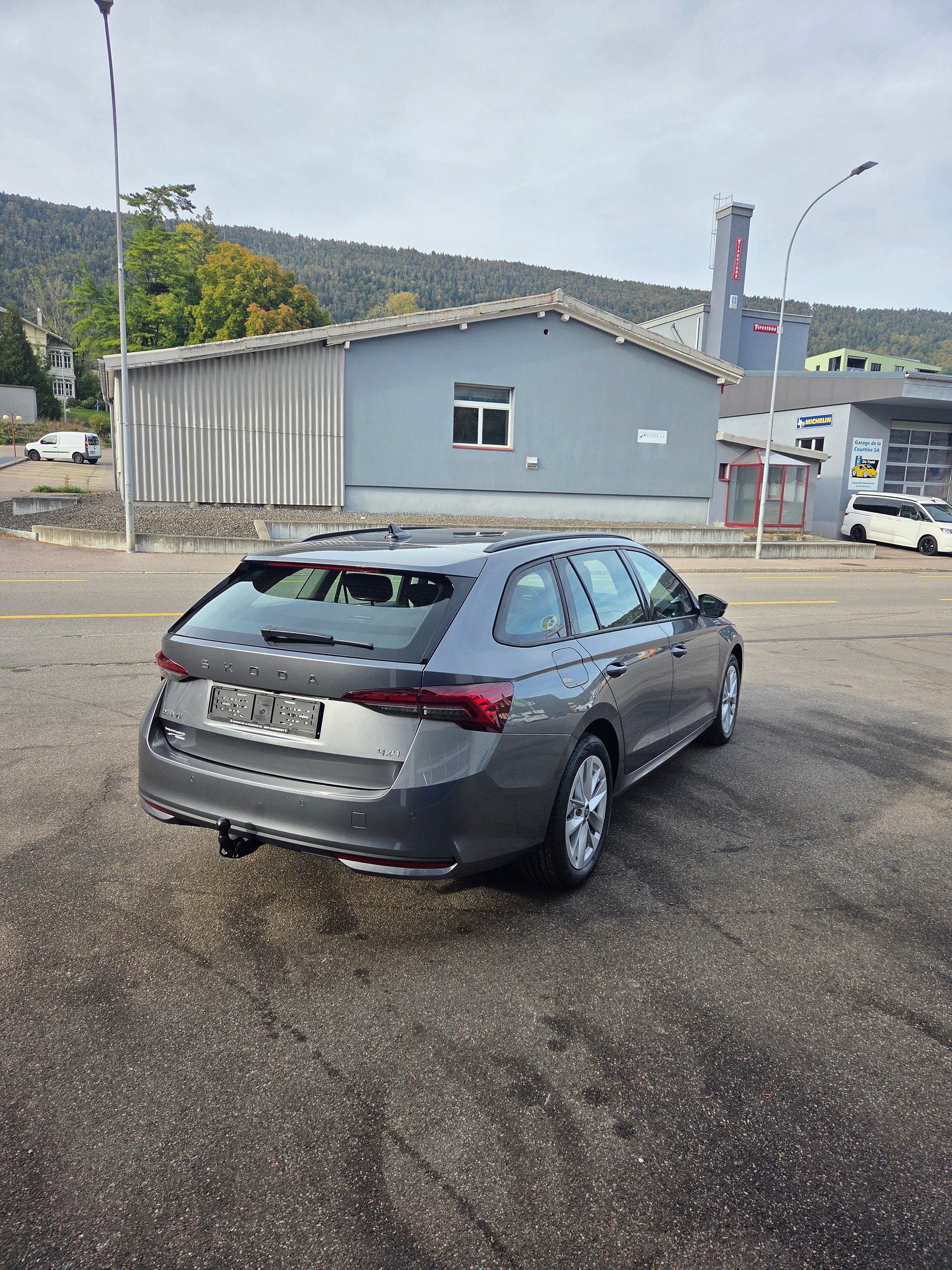 SKODA Octavia Combi 2.0 TSI DSG Selection 4x4-image-2