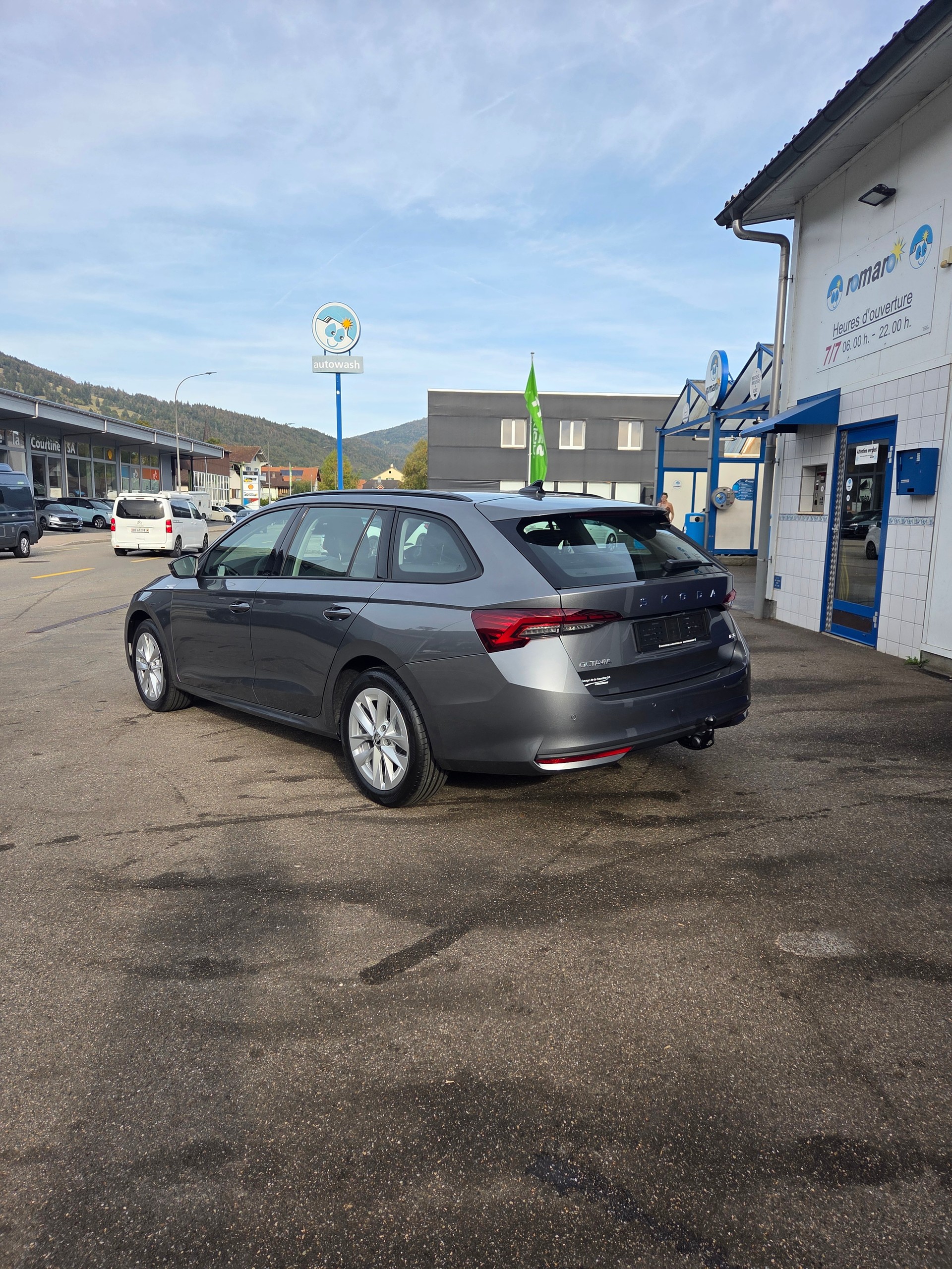 SKODA Octavia Combi 2.0 TSI DSG Selection 4x4-image-3