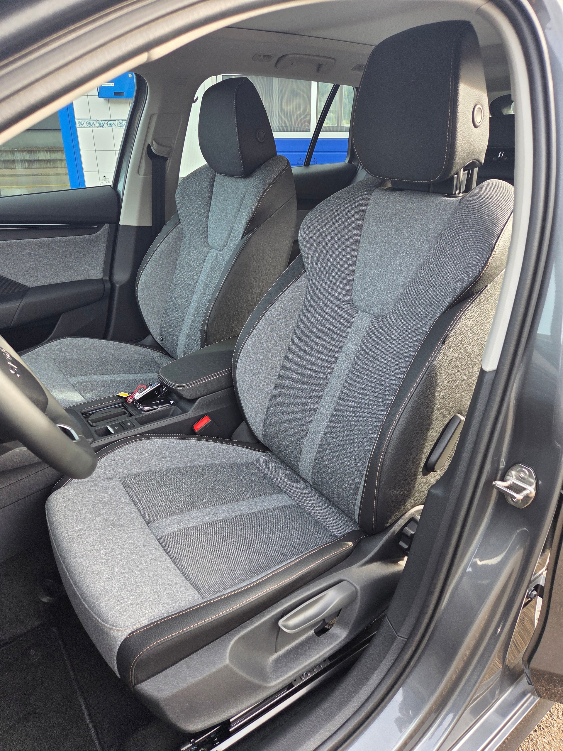 SKODA Octavia Combi 2.0 TSI DSG Selection 4x4-image-5