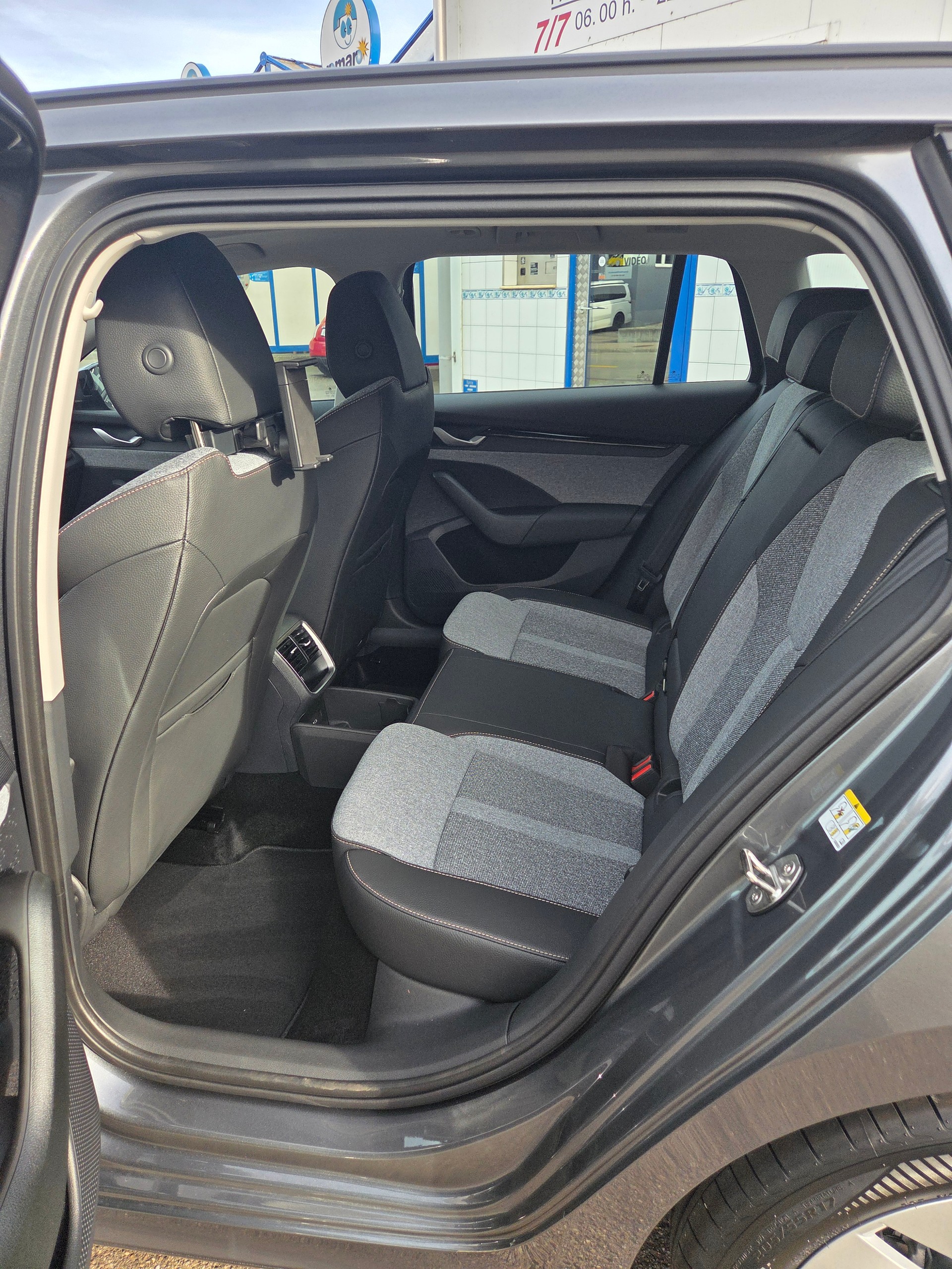SKODA Octavia Combi 2.0 TSI DSG Selection 4x4-image-10