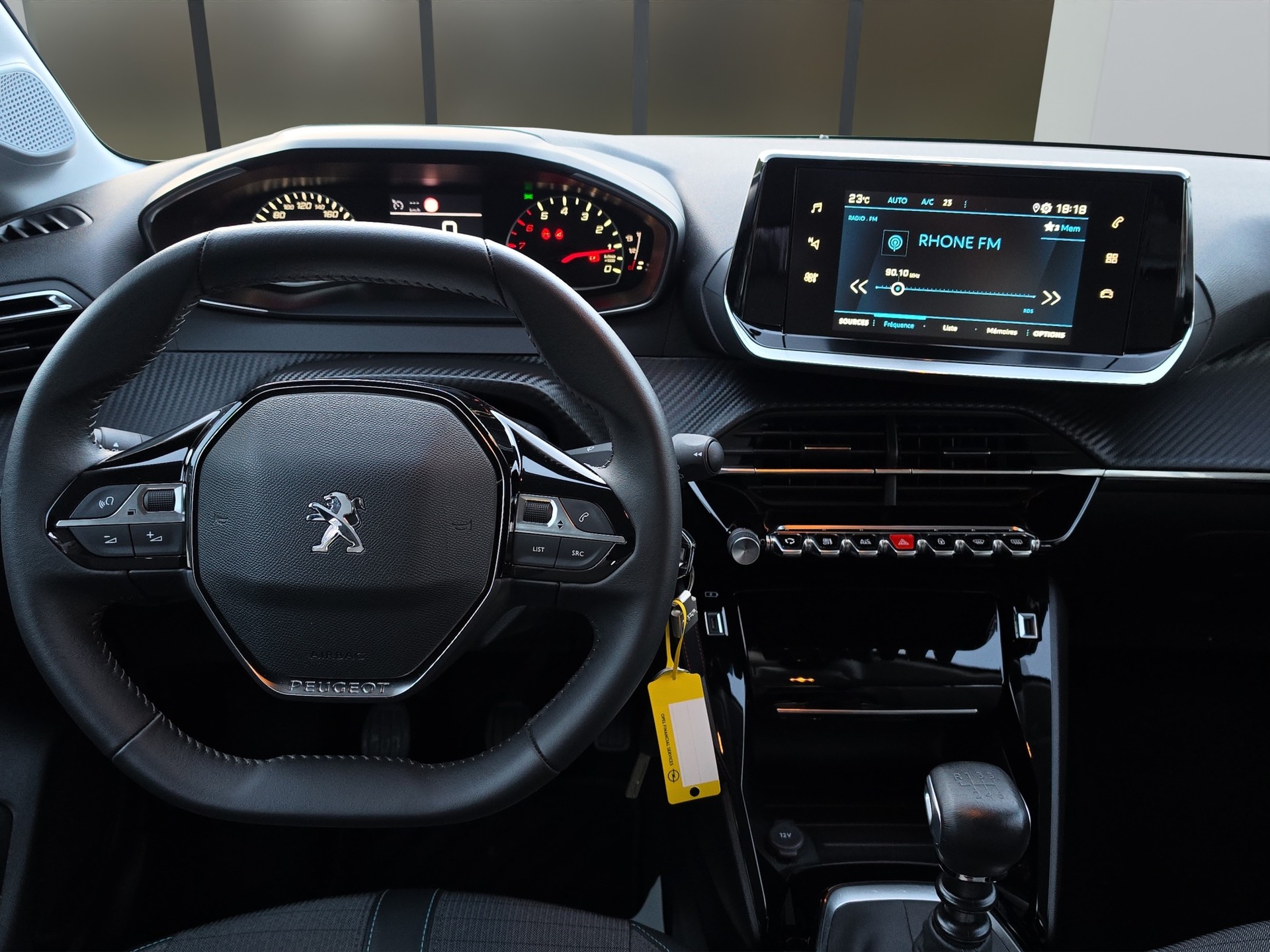 PEUGEOT 208 1.2 PureTech 100 Allure-image-8