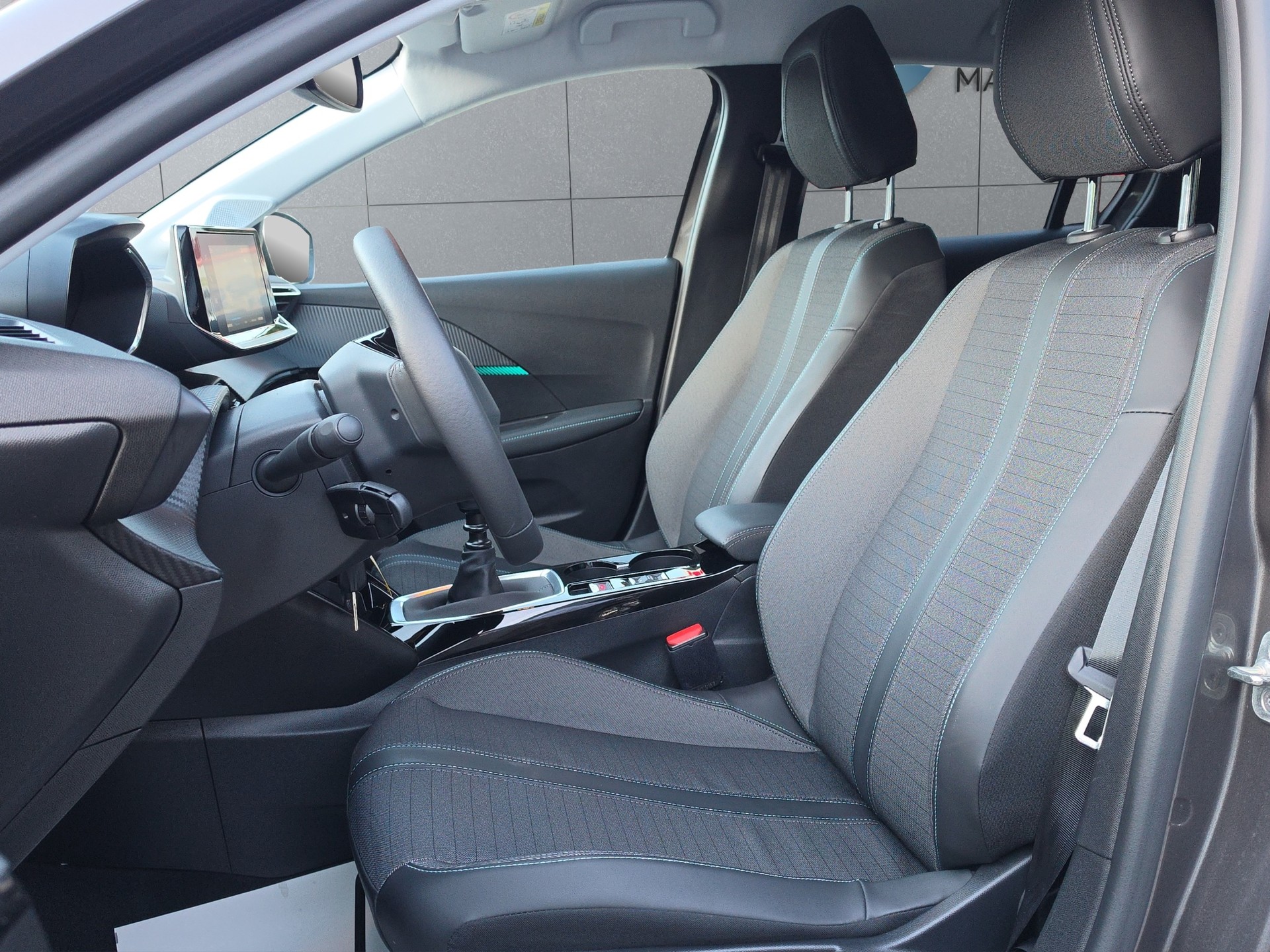 PEUGEOT 208 1.2 PureTech 100 Allure-image-14