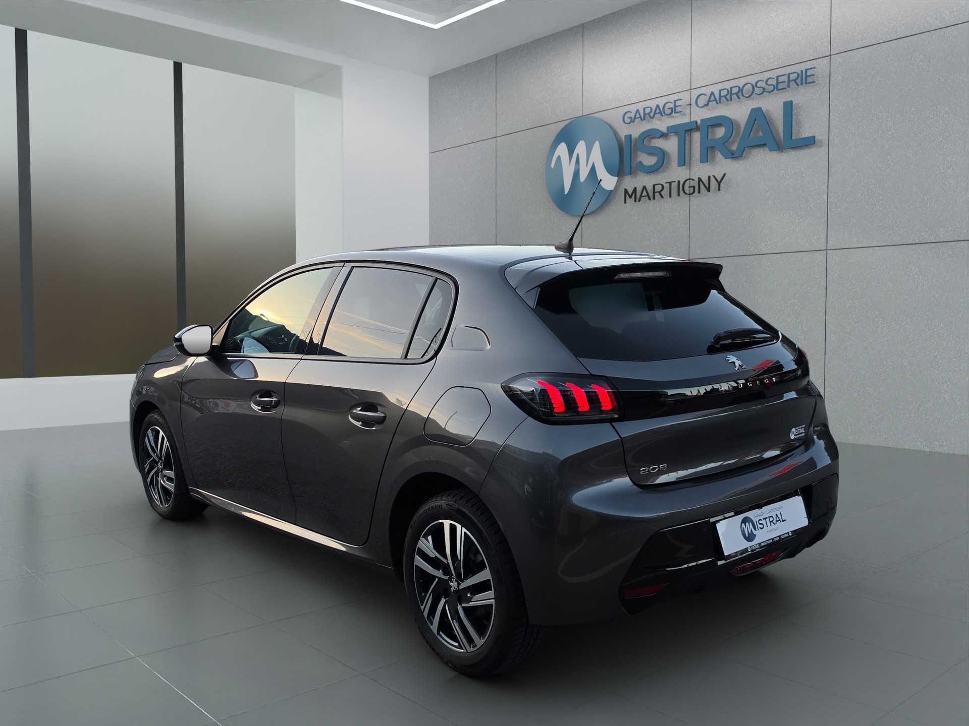 PEUGEOT 208 1.2 PureTech 100 Allure-showroom-element-2