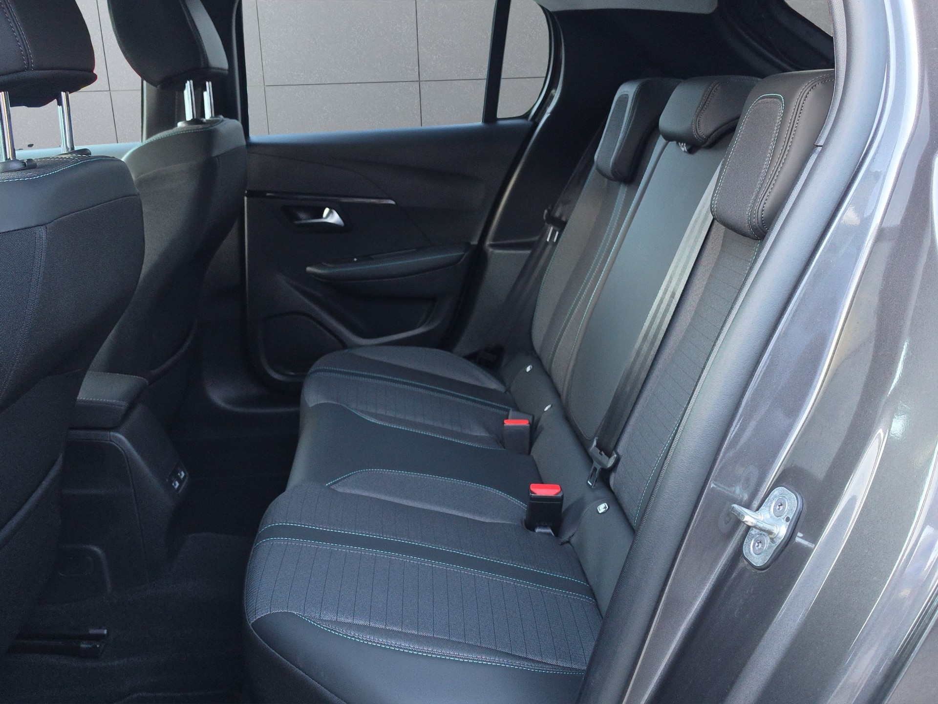 PEUGEOT 208 1.2 PureTech 100 Allure-image-15