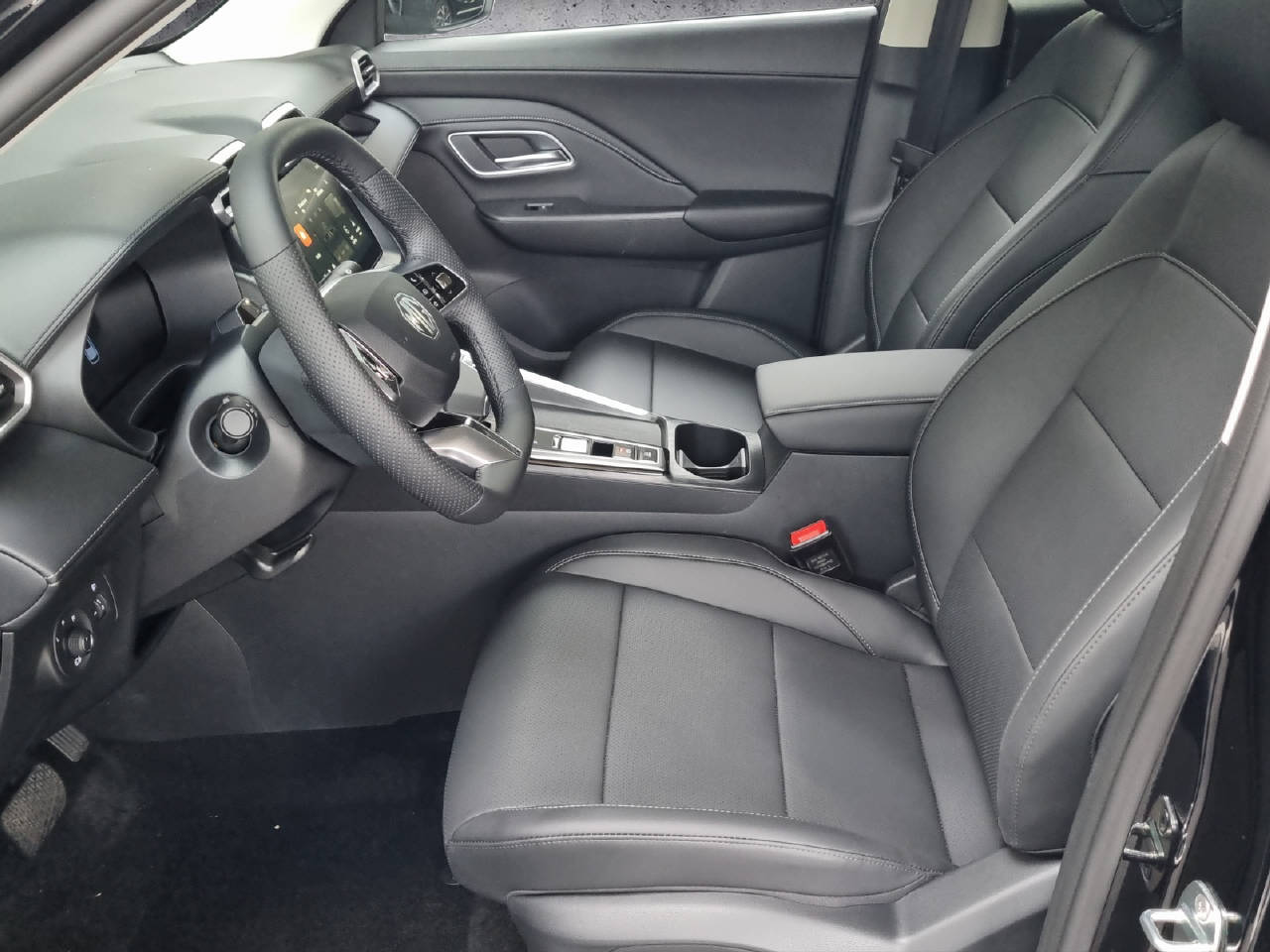 MG ZS 1.5 Hybrid+ Luxury-image-4