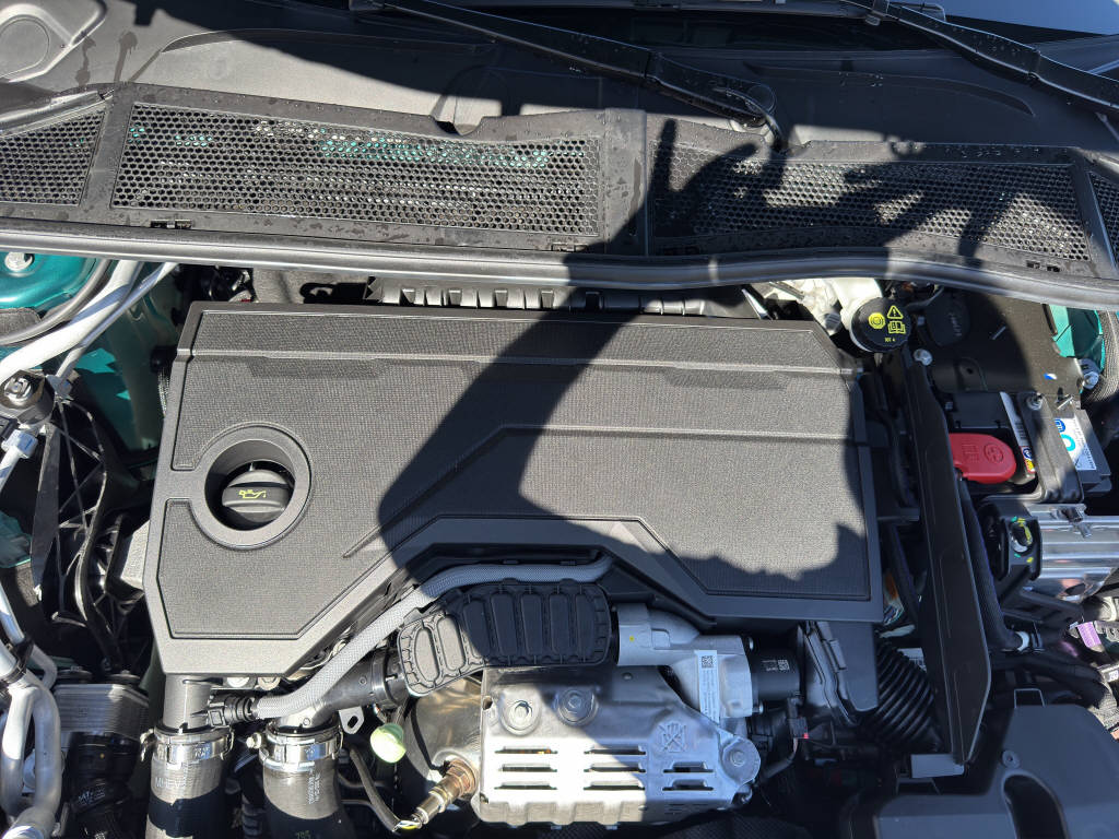PEUGEOT 308 1.2 Hybrid Allure-image-13