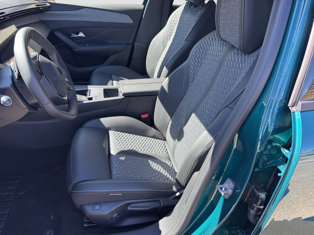 PEUGEOT 308 1.2 Hybrid Allure-image-8