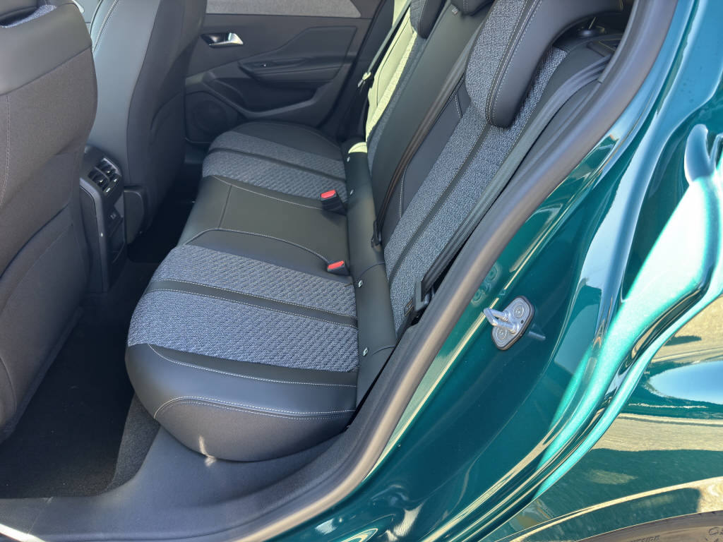 PEUGEOT 308 1.2 Hybrid Allure-image-11