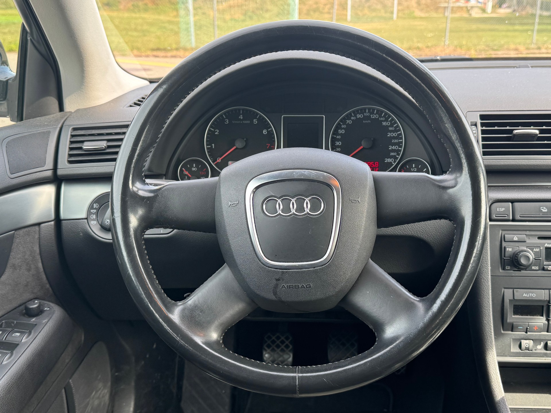 AUDI A4 Avant 2.0 Turbo FSI quattro-image-12
