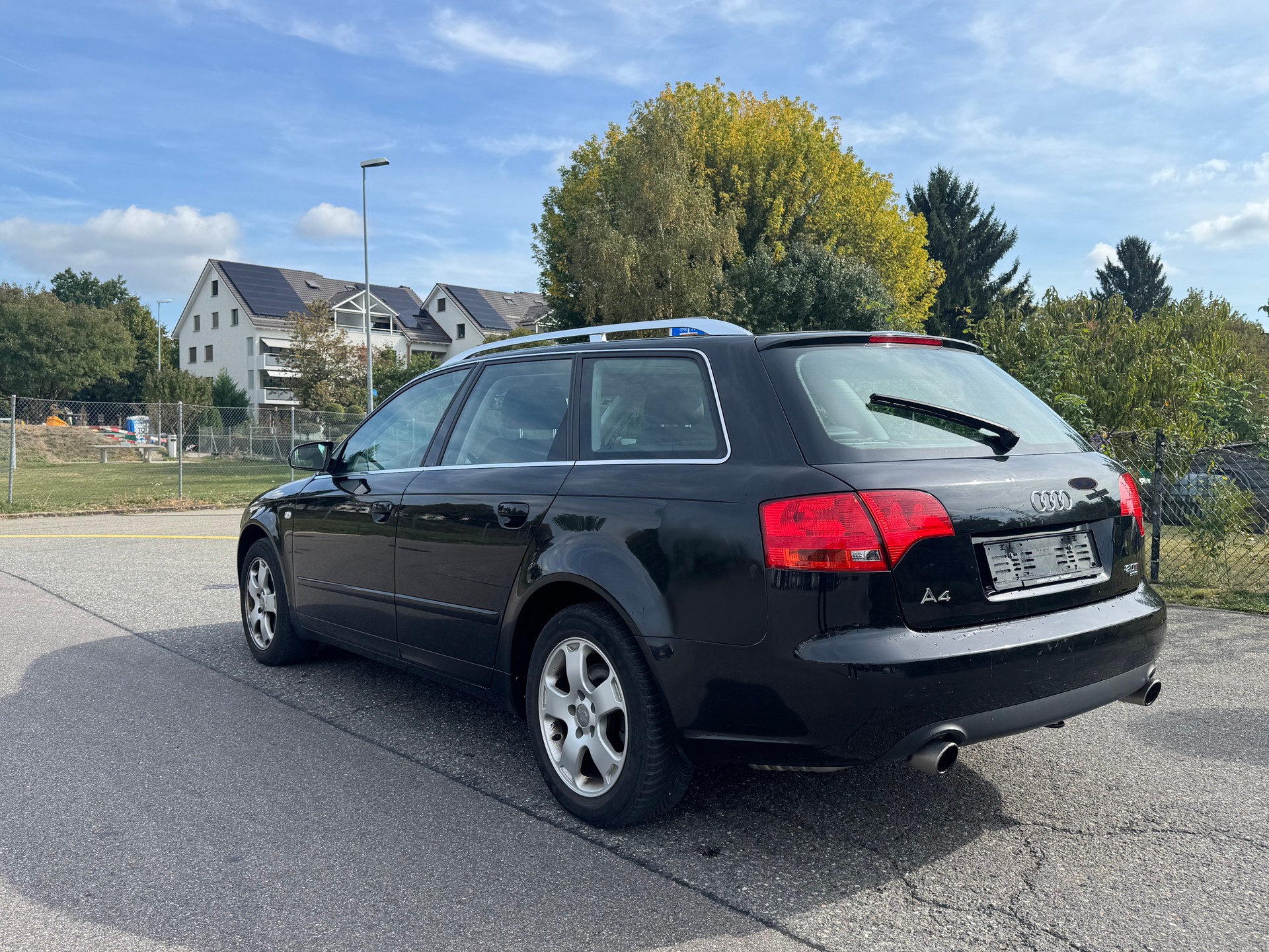 AUDI A4 Avant 2.0 Turbo FSI quattro-image-4