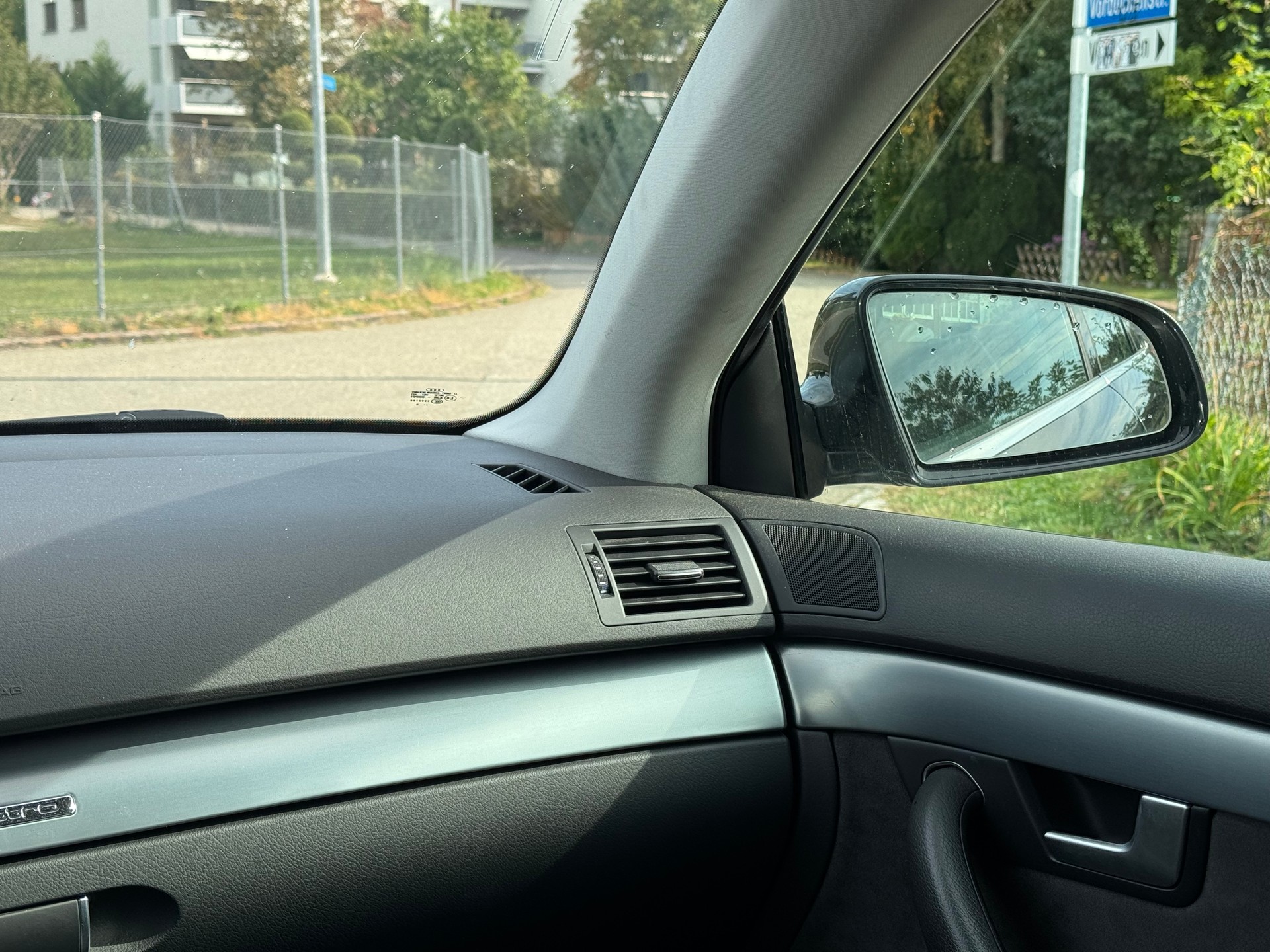 AUDI A4 Avant 2.0 Turbo FSI quattro-image-11