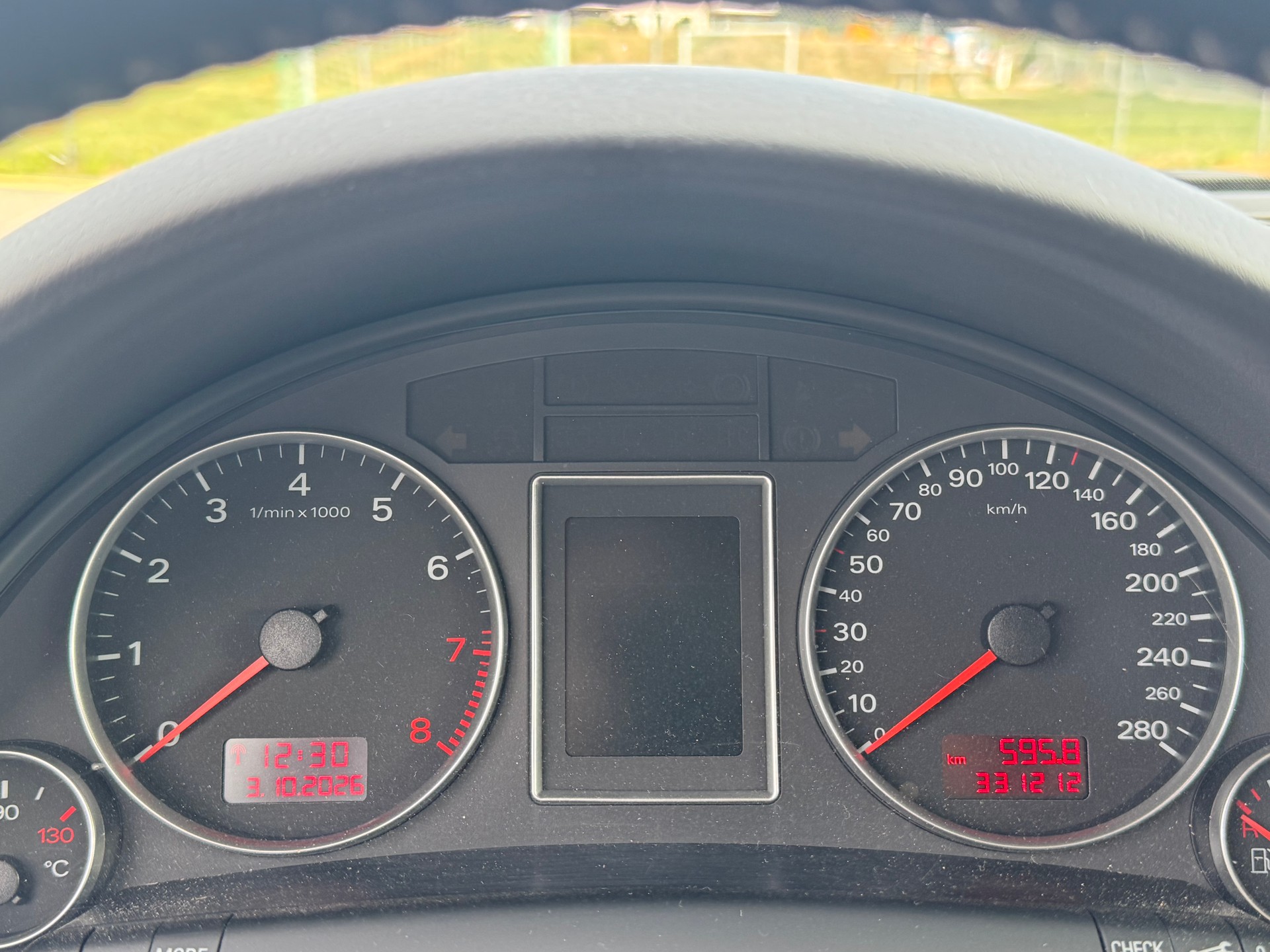 AUDI A4 Avant 2.0 Turbo FSI quattro-image-13