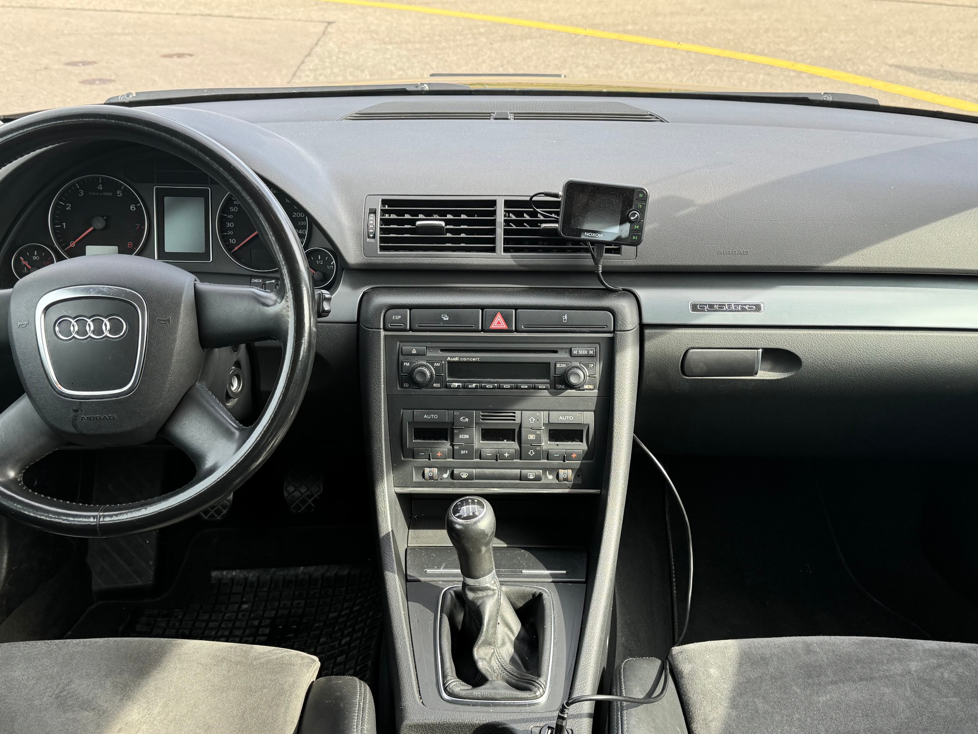AUDI A4 Avant 2.0 Turbo FSI quattro-image-10