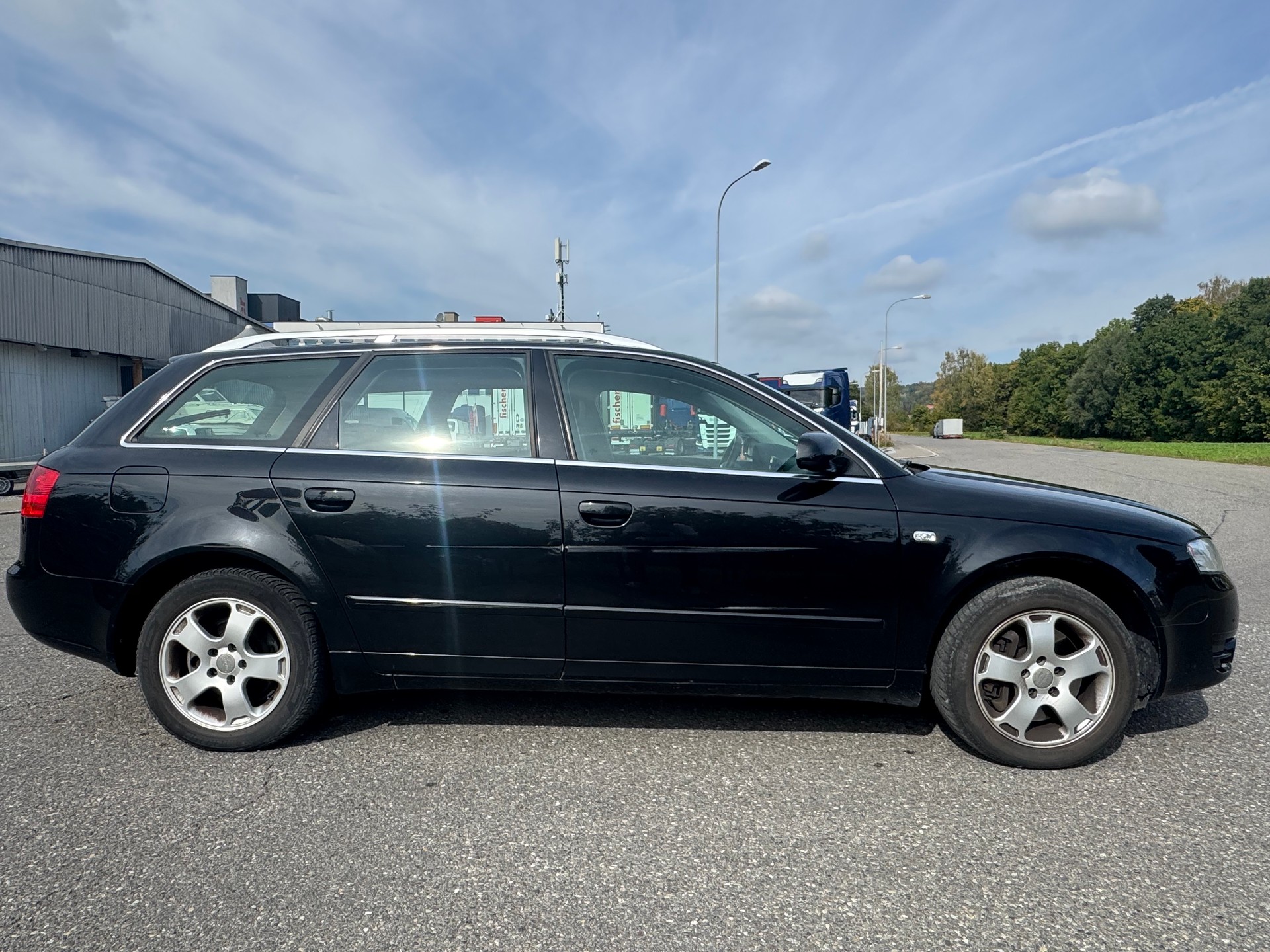 AUDI A4 Avant 2.0 Turbo FSI quattro-image-8