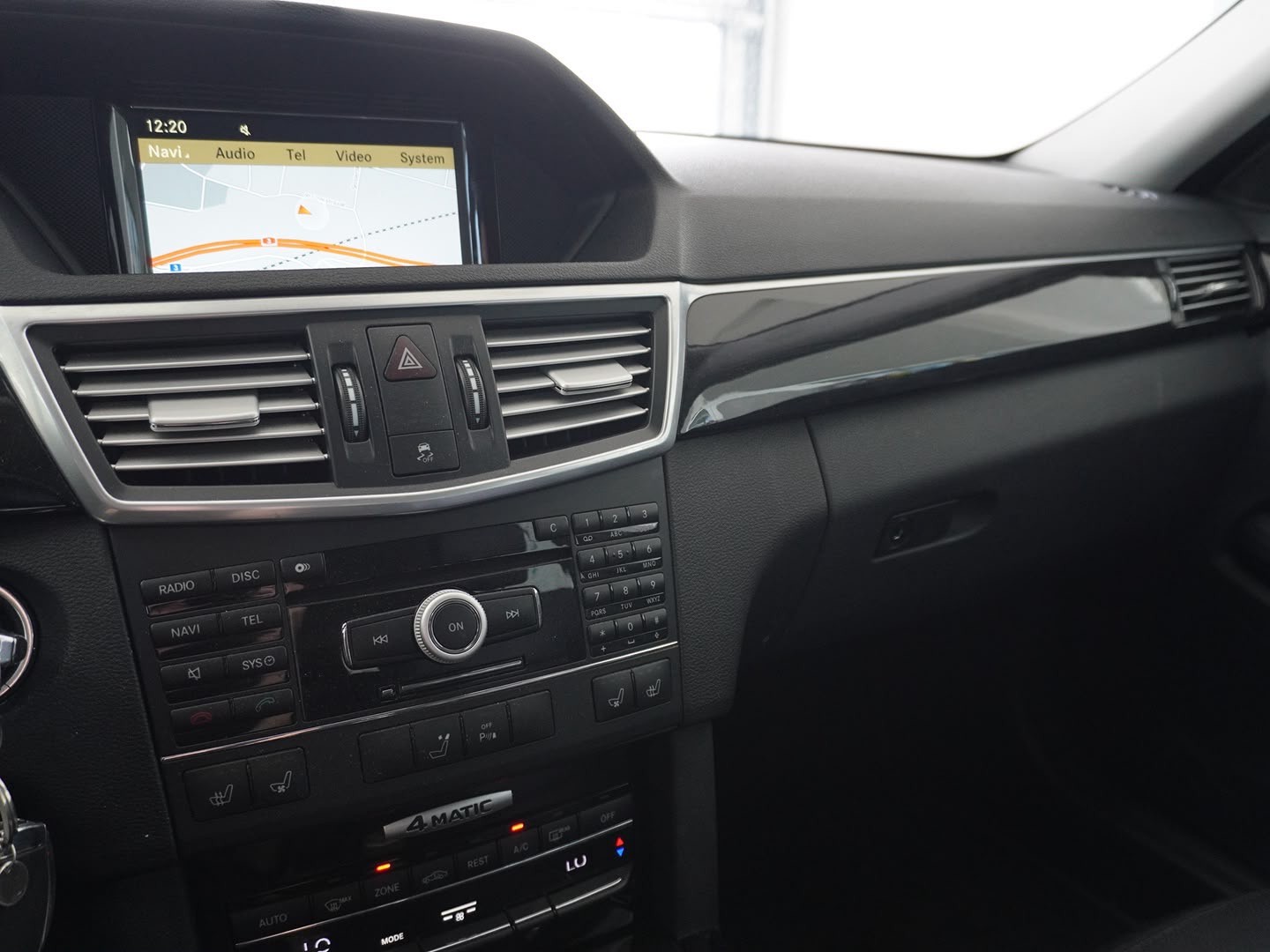MERCEDES-BENZ E 350 Avantgarde 4Matic 7G-Tronic-image-6