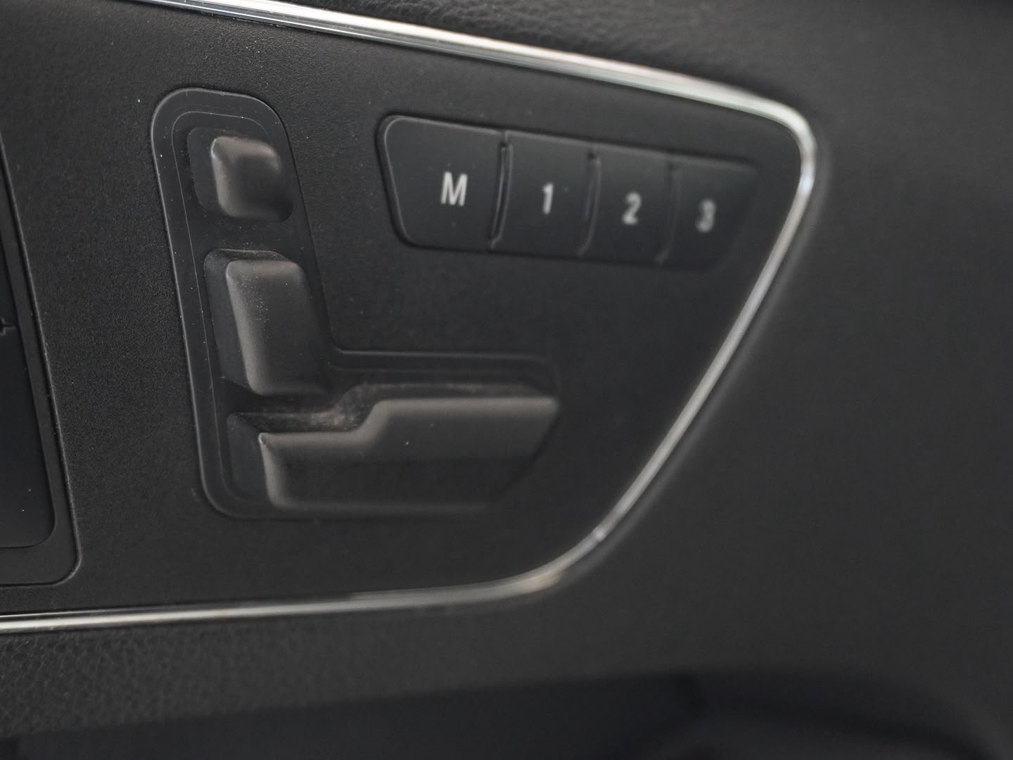 MERCEDES-BENZ E 350 Avantgarde 4Matic 7G-Tronic-image-7