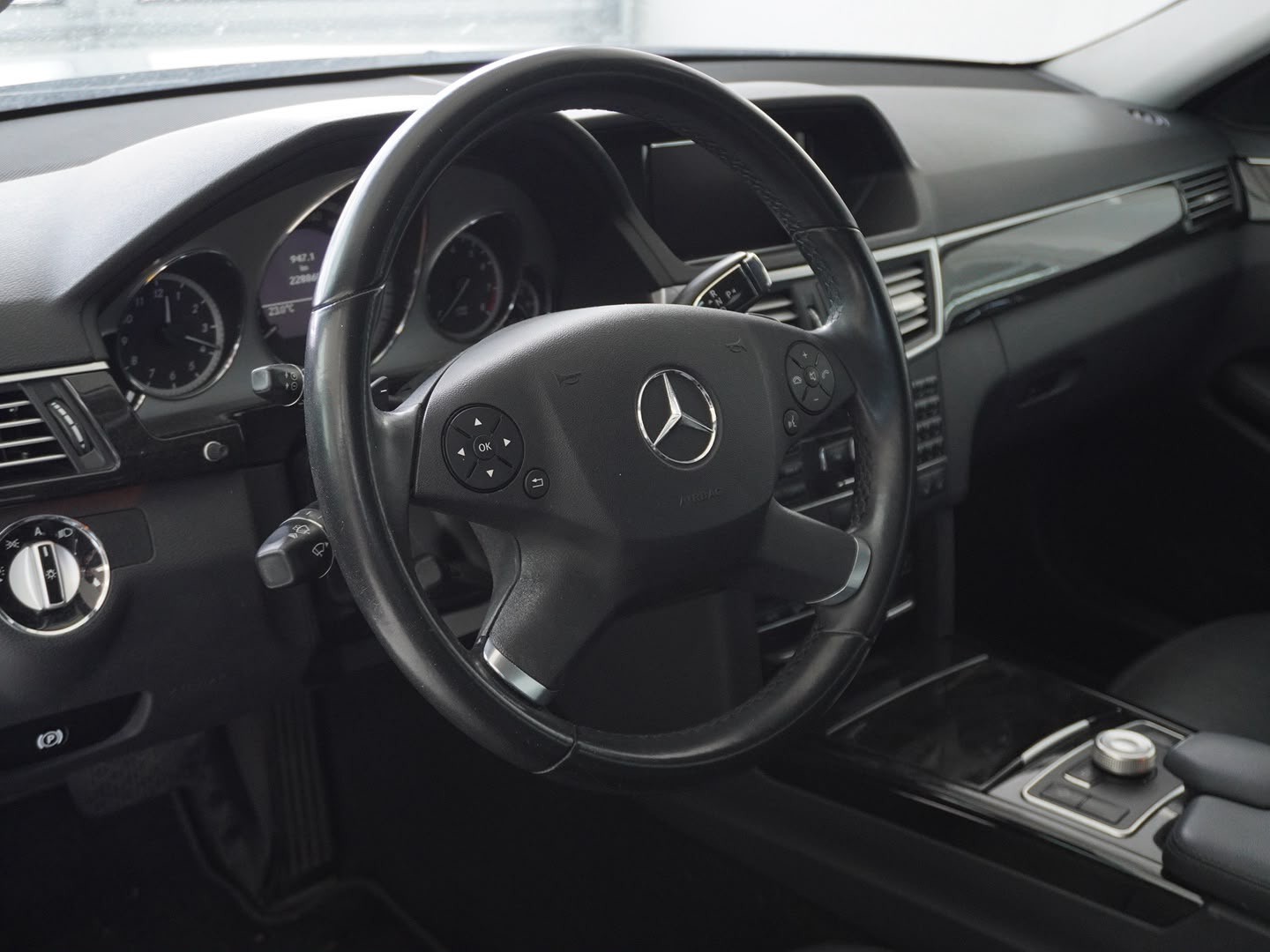 MERCEDES-BENZ E 350 Avantgarde 4Matic 7G-Tronic-image-2