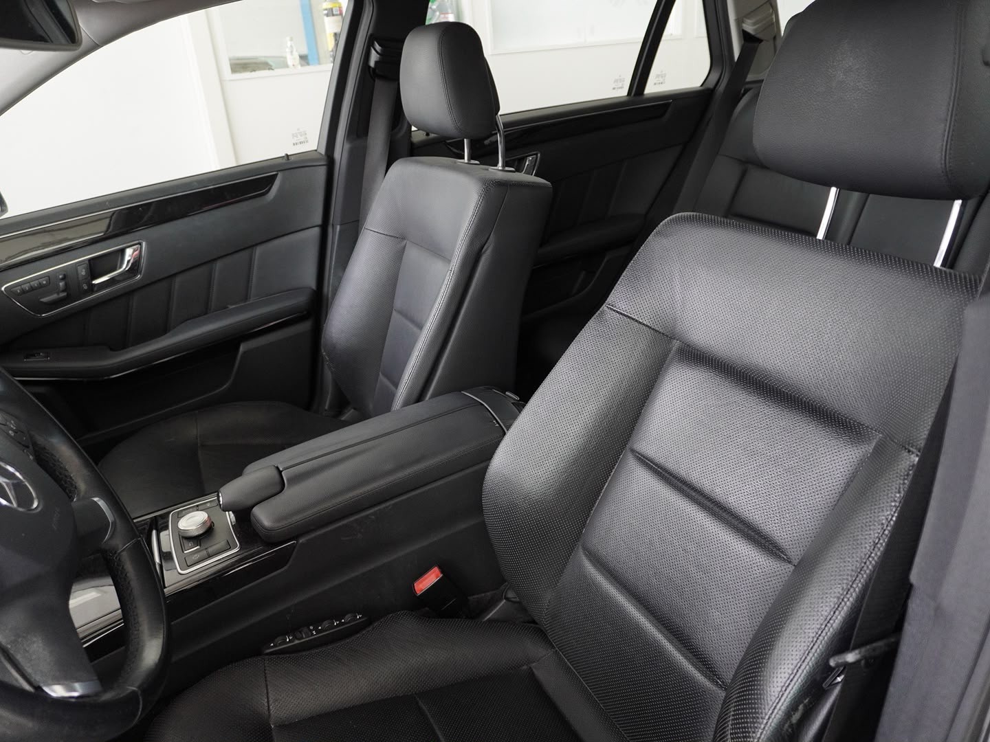 MERCEDES-BENZ E 350 Avantgarde 4Matic 7G-Tronic-image-3