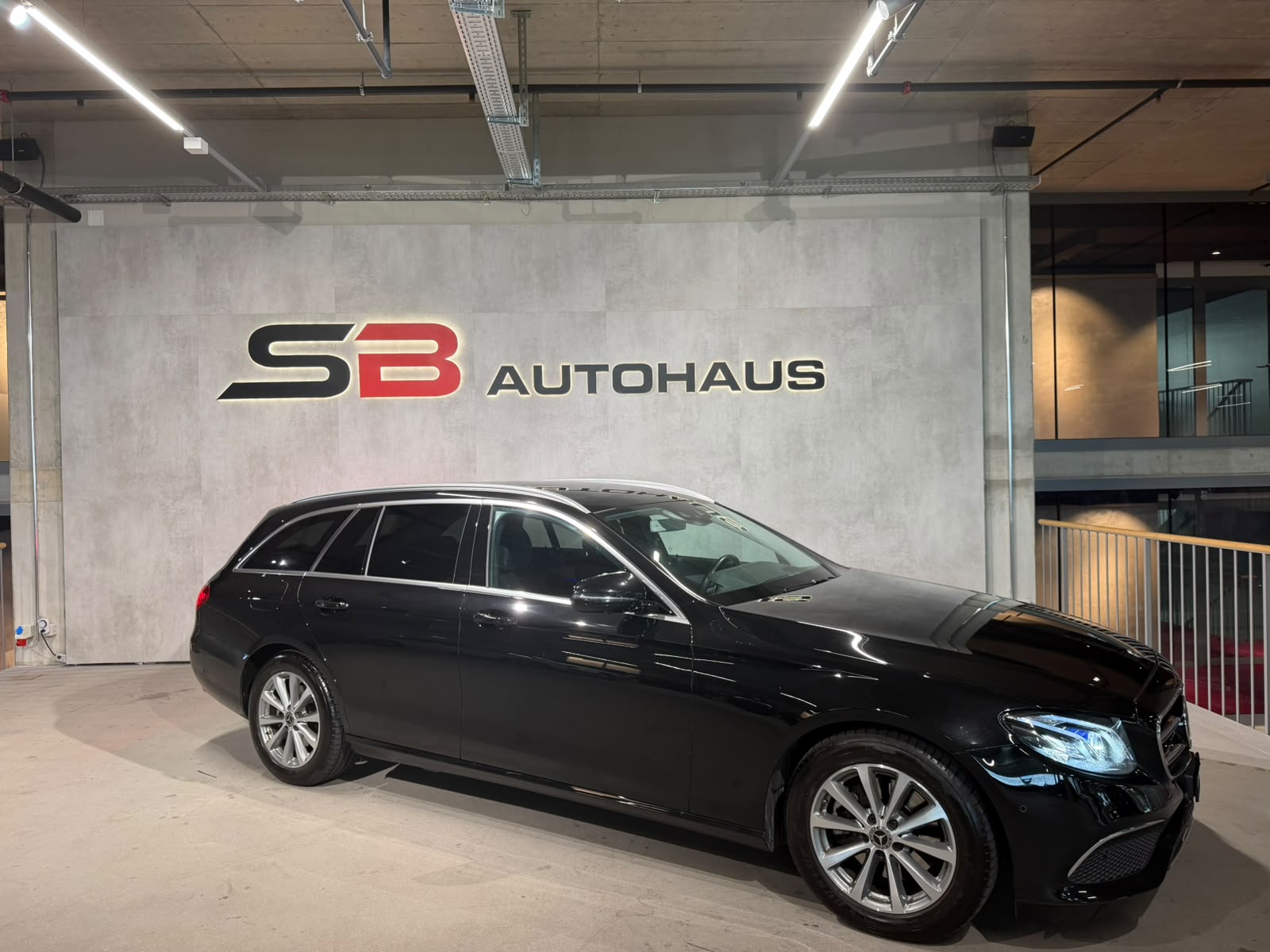 MERCEDES-BENZ E 200 Avantgarde 4 Matic 9G-Tronic (CH)-showroom-element-2