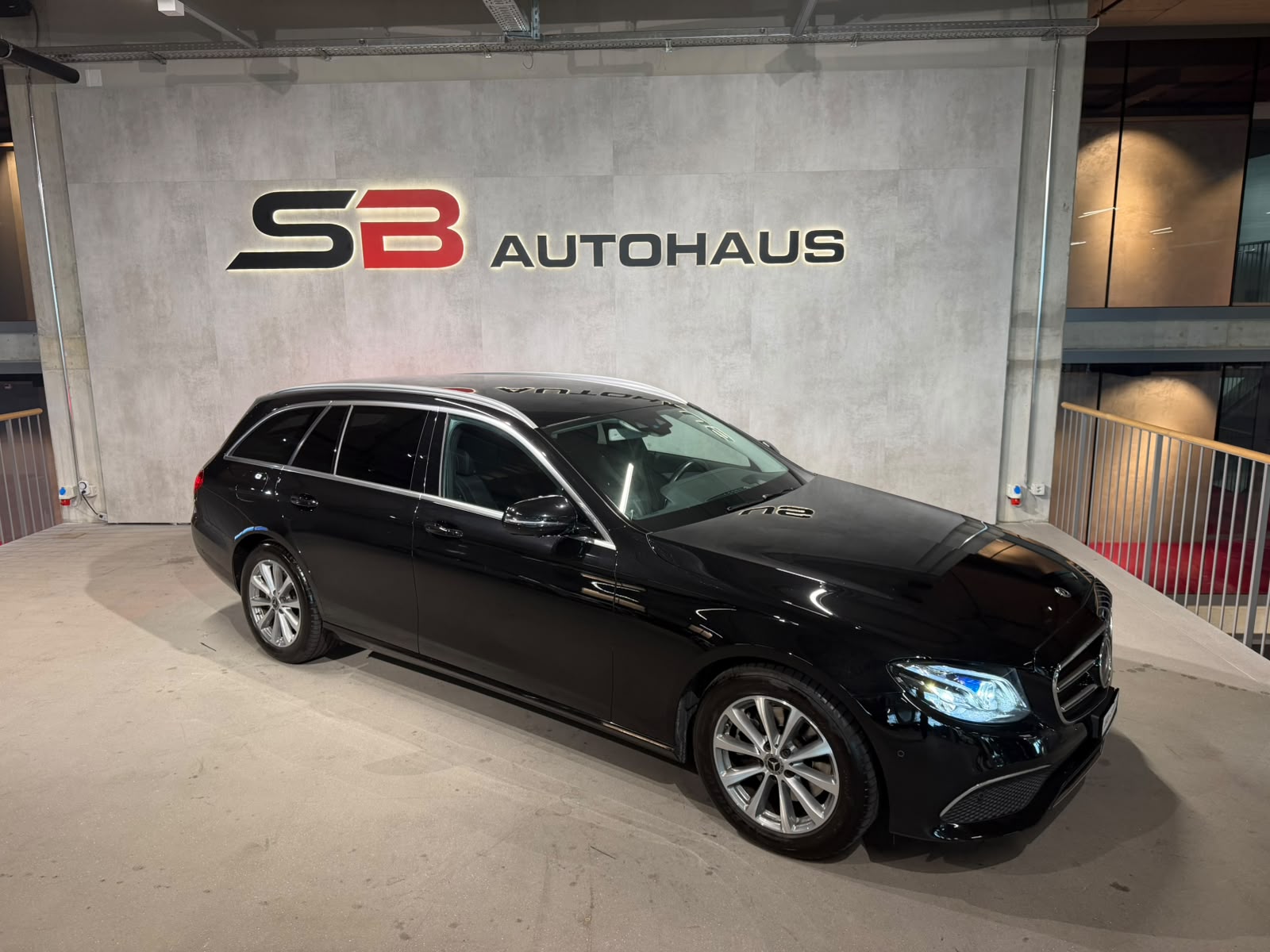 MERCEDES-BENZ E 200 Avantgarde 4 Matic 9G-Tronic (CH)-showroom-element-1