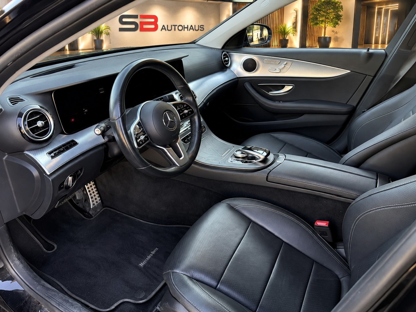 MERCEDES-BENZ E 200 Avantgarde 4 Matic 9G-Tronic (CH)-image-1