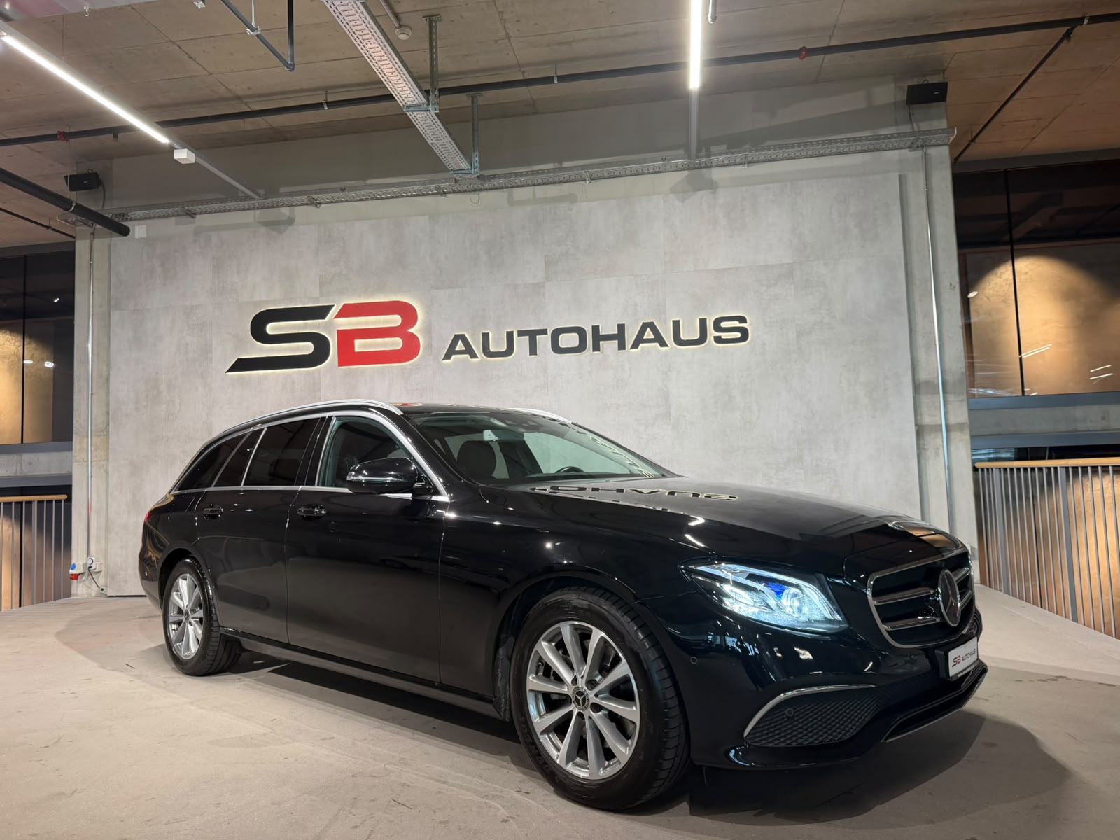 MERCEDES-BENZ E 200 Avantgarde 4 Matic 9G-Tronic (CH)-showroom-element-3
