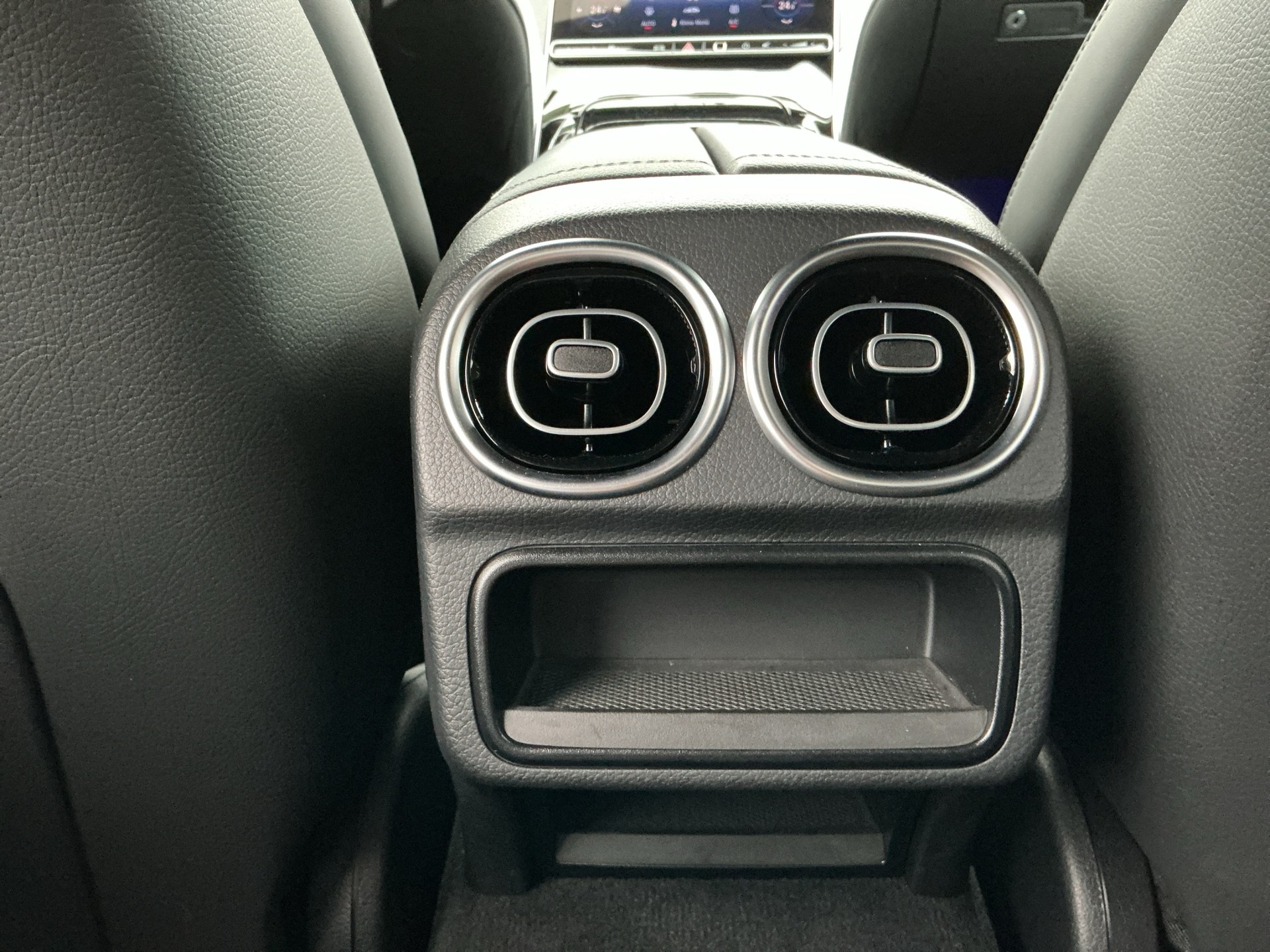 MERCEDES-BENZ C 180 AMG Line-image-13