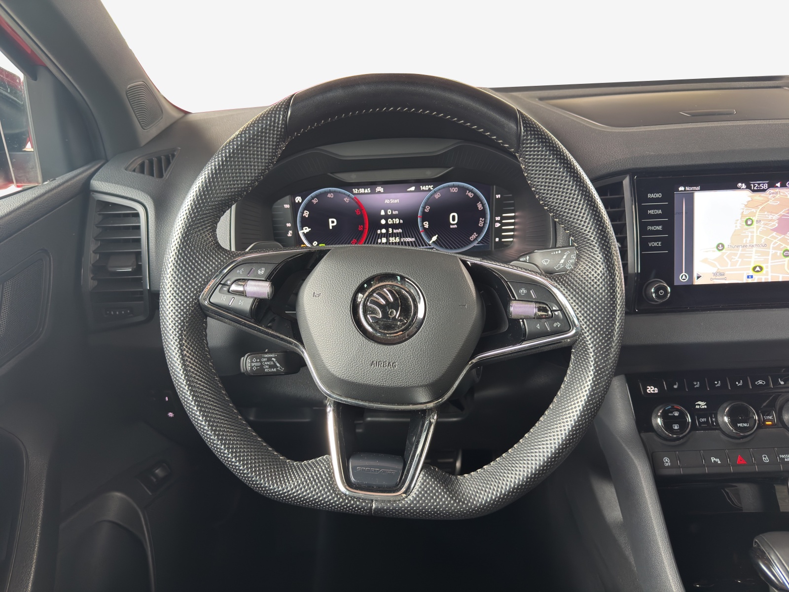 SKODA Karoq 2.0 TDI CR Sport Line 4x4 DSG-image-9
