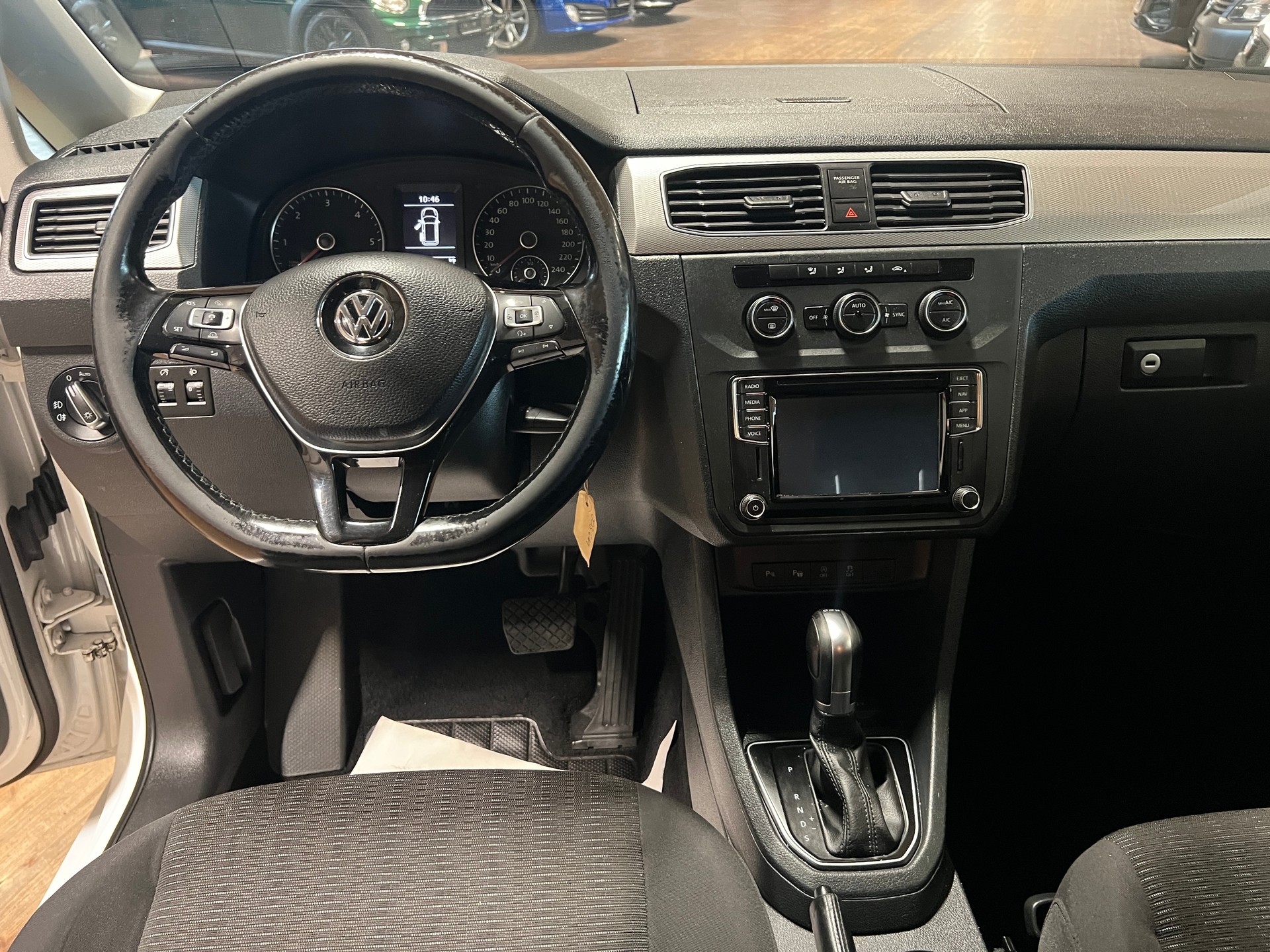 VW Caddy 2.0 TDI Comfortline 4Motion DSG-image-10
