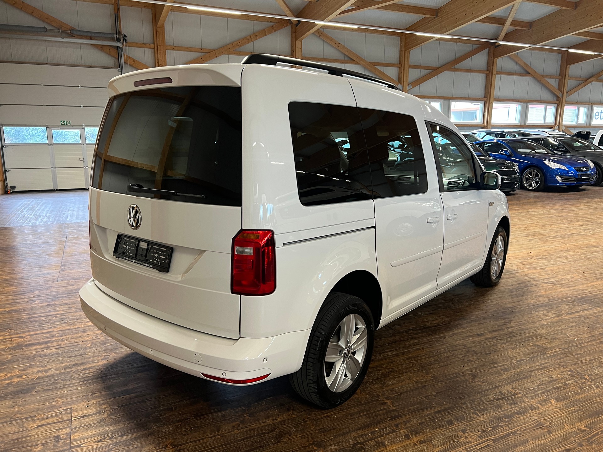 VW Caddy 2.0 TDI Comfortline 4Motion DSG-image-4