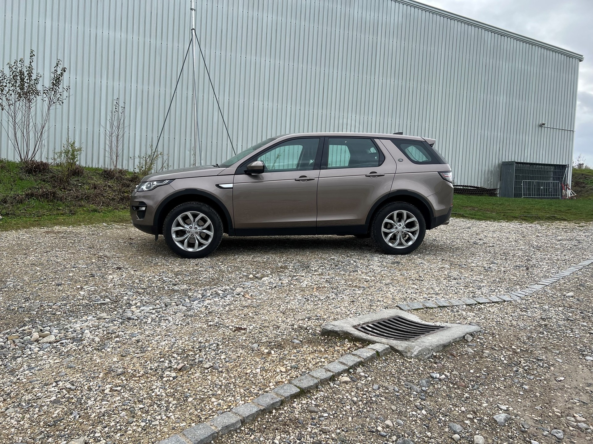 LAND ROVER Discovery Sport 2.0 TD4 HSE-image-1