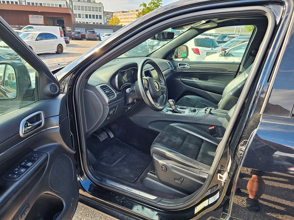 JEEP Grand Cherokee 3.0 CRD Night Eagle Automatic-image-4