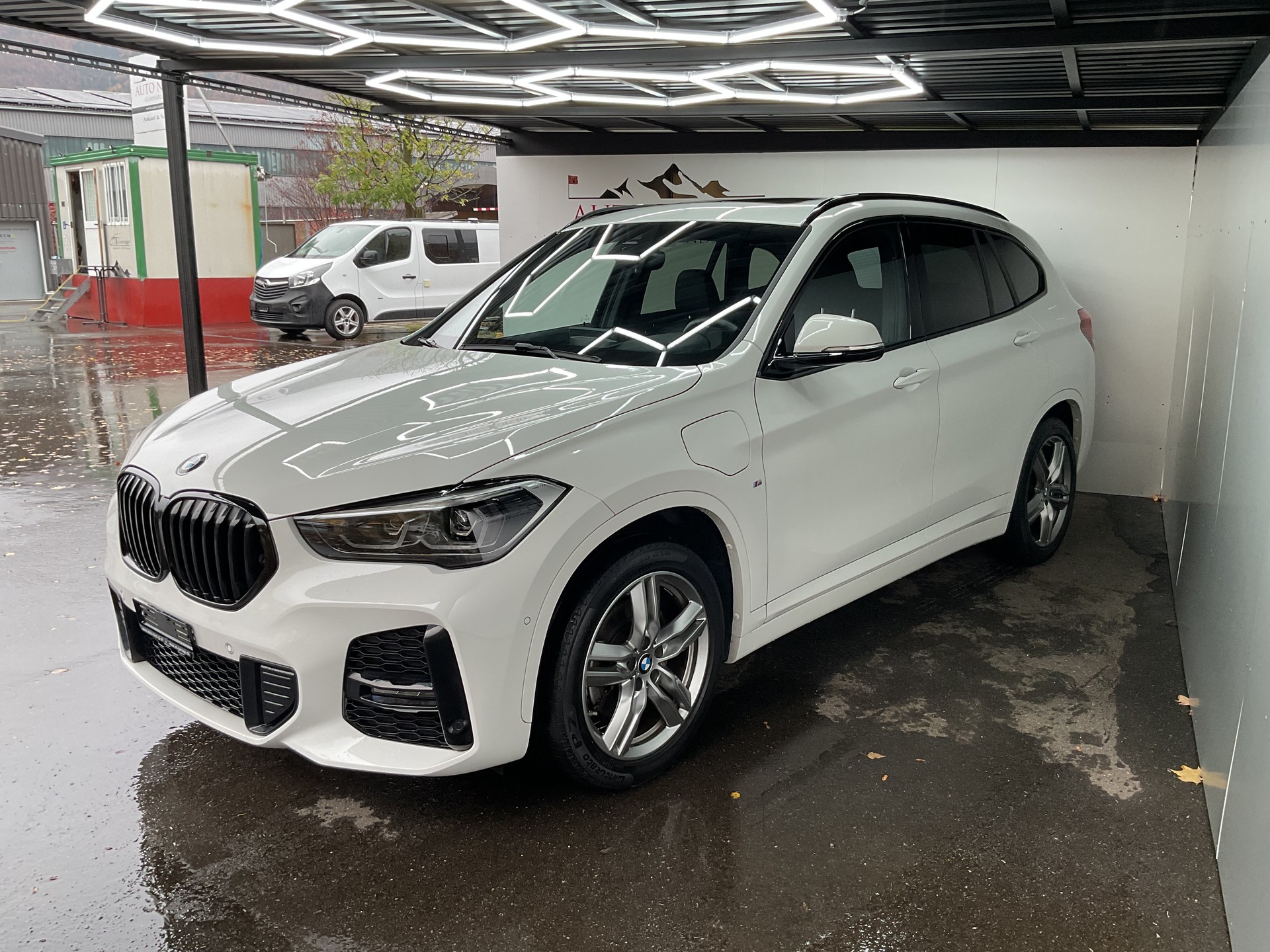 BMW X1 xDrive 25e M Sport Steptronic-showroom-element-2