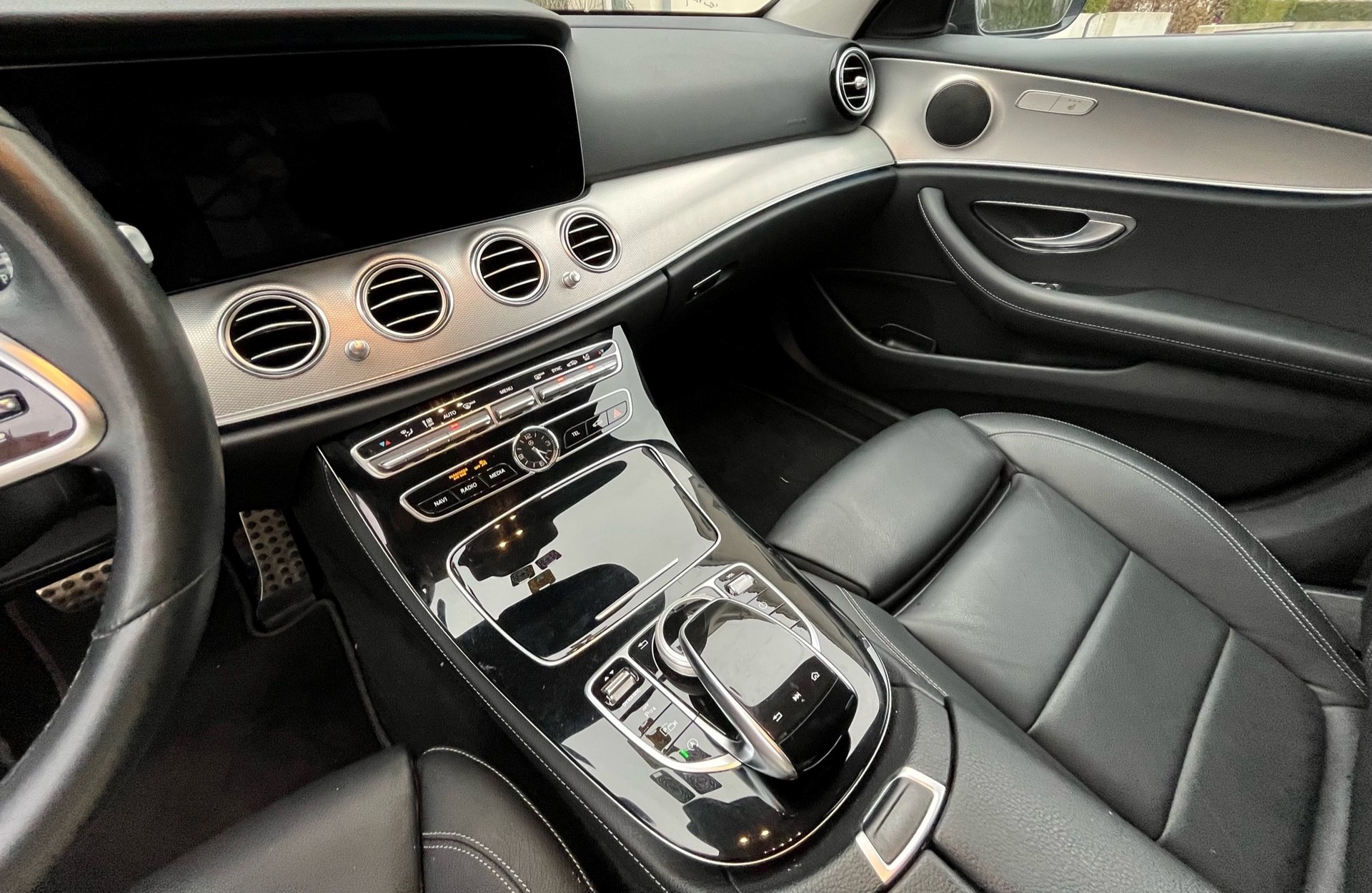 MERCEDES-BENZ E 220-image-3