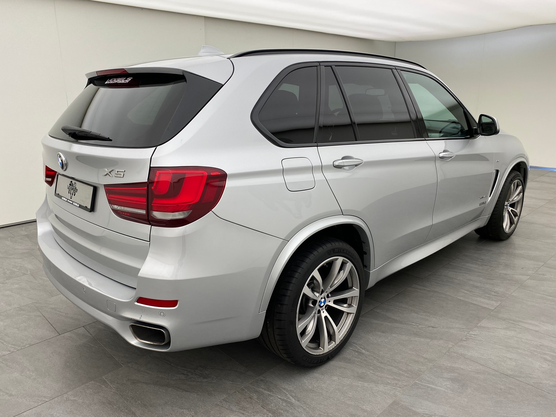 BMW X5 xDrive 40d-image-3