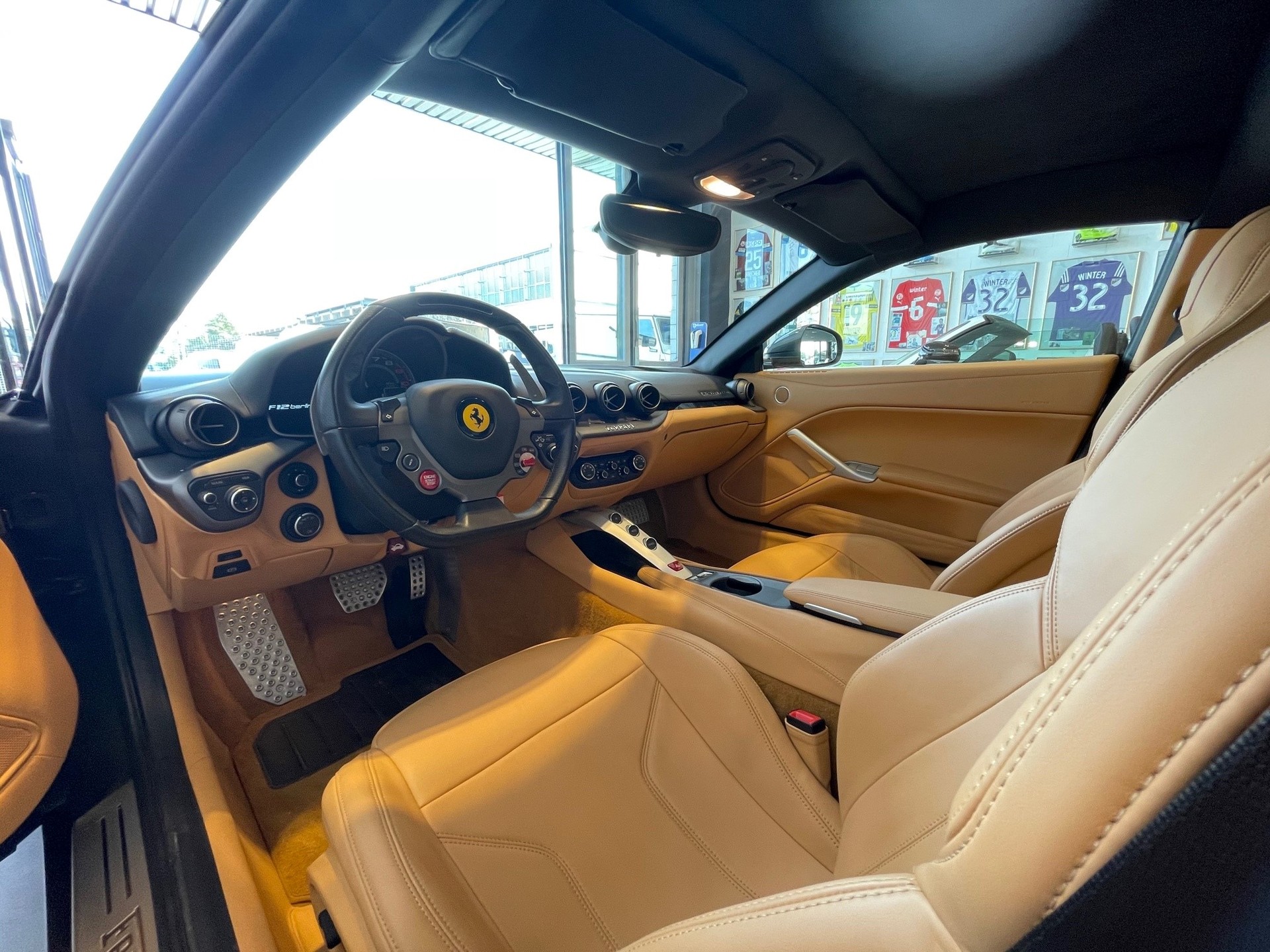 FERRARI F12 Berlinetta-image-14
