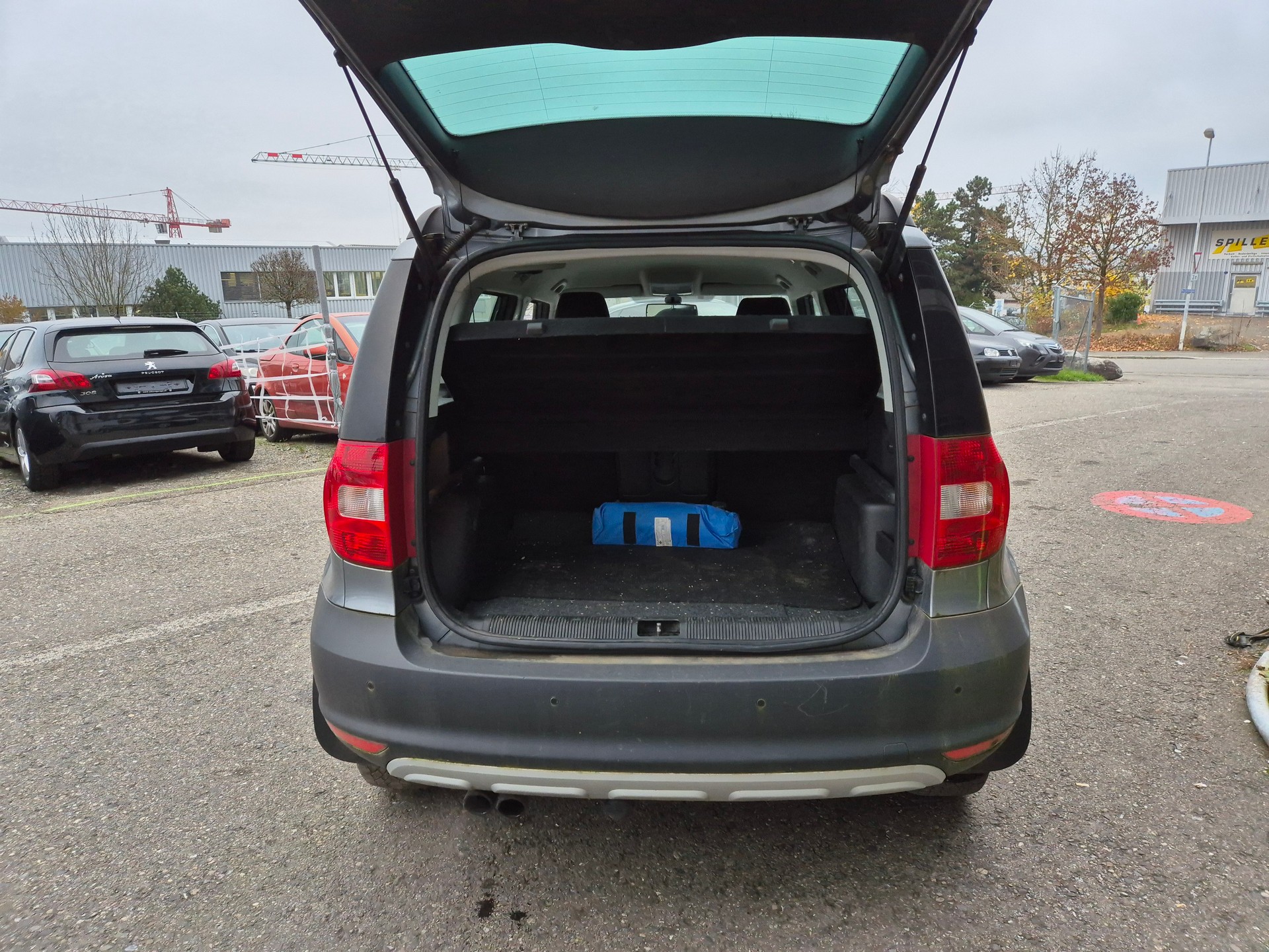 SKODA Yeti 1.8 TSI Active 4x4-image-8