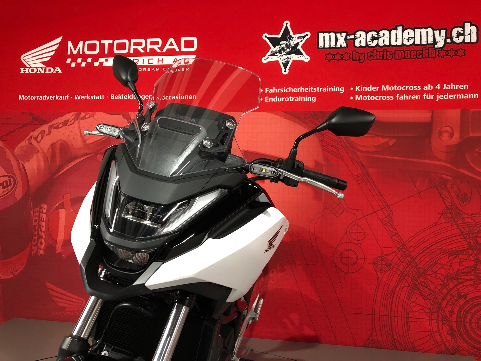 HONDA NC 750 - 6Gang - Modell 2025 *Neufahrzeug*-showroom-element-3
